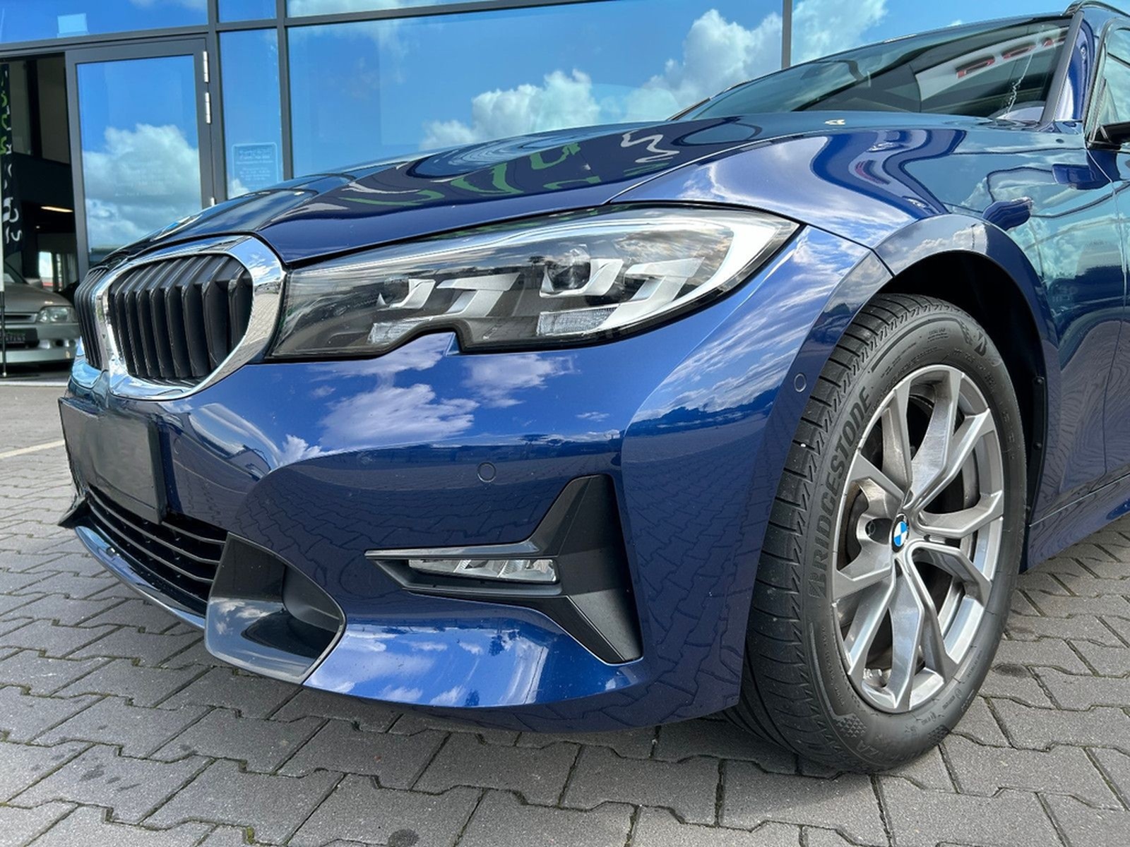 BMW 320d SportLine Autom. LED AHK Navi HUD Pano 17" foto 39
