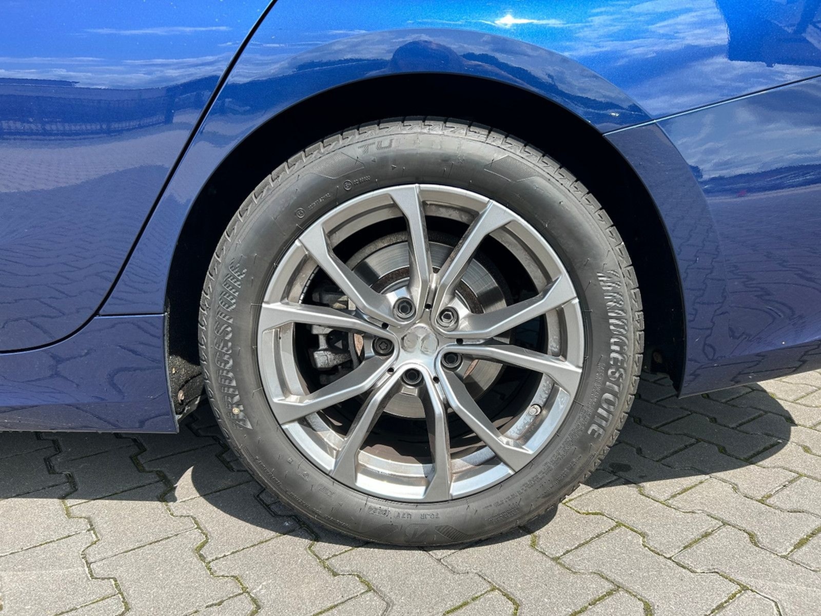 BMW 320d SportLine Autom. LED AHK Navi HUD Pano 17" foto 8