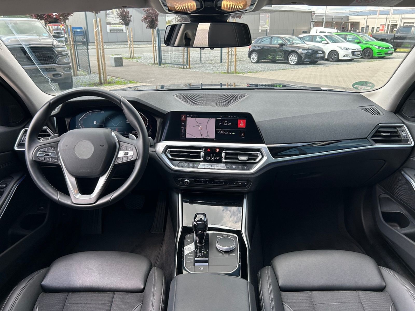BMW 320d SportLine Autom. LED AHK Navi HUD Pano 17" foto 10