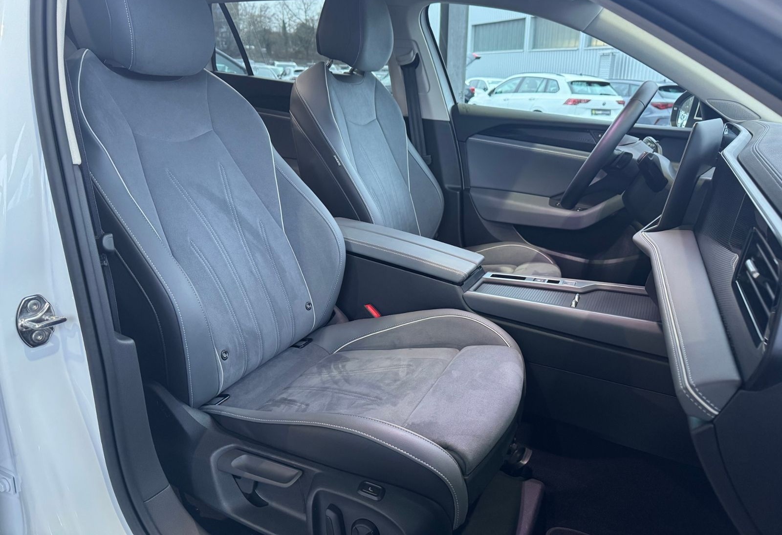 Volkswagen Passat Variant 1.5 eTSI DSG Business AHK/AREA/IQ foto 22