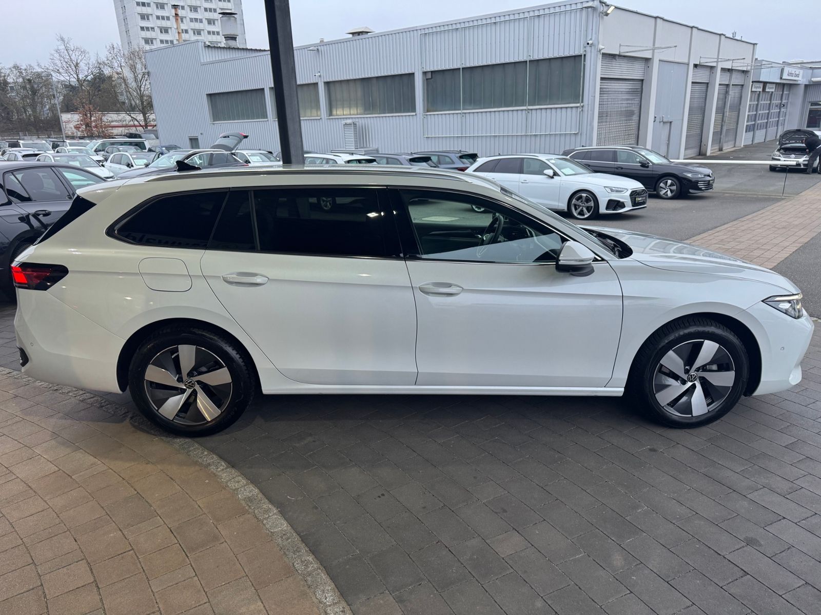 Volkswagen Passat Variant 1.5 eTSI DSG Business AHK/AREA/IQ foto 4