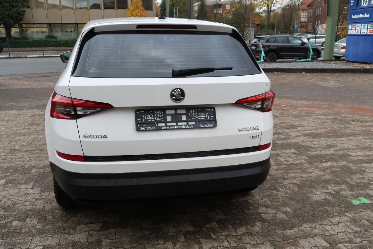 Skoda Kodiaq 2.0 TSI DSG 4x4 *7-SITZER *KLIMA *TEMPOMA foto 7