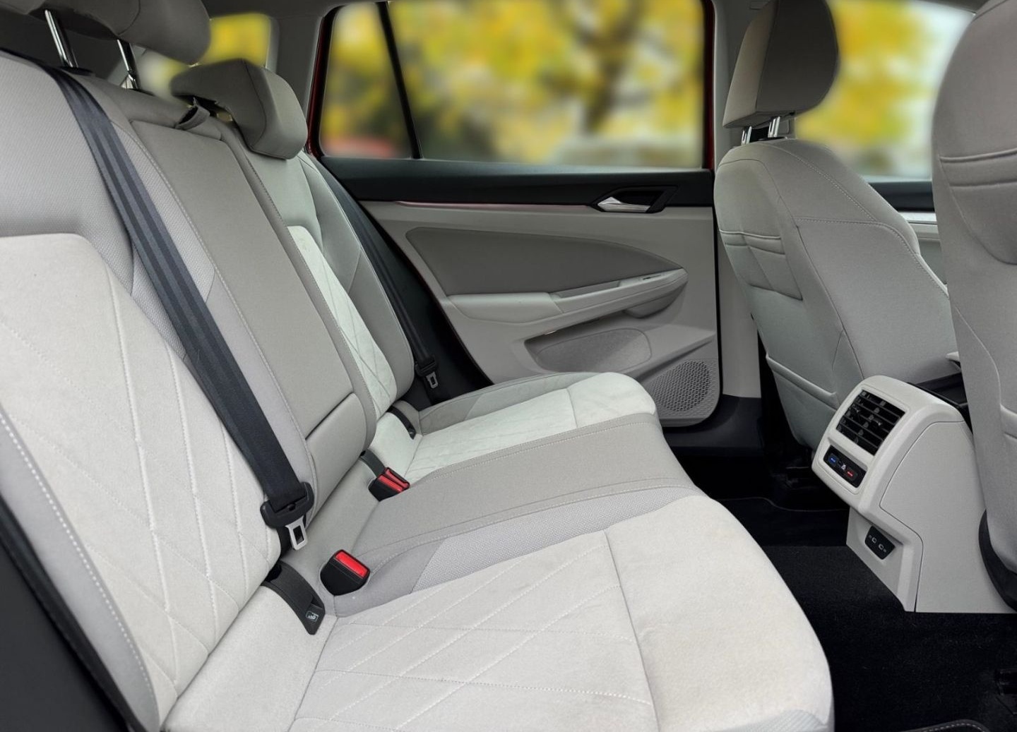 Volkswagen Golf Variant VIII Life 1.5 TSI LED Navi AHK ACC  foto 21