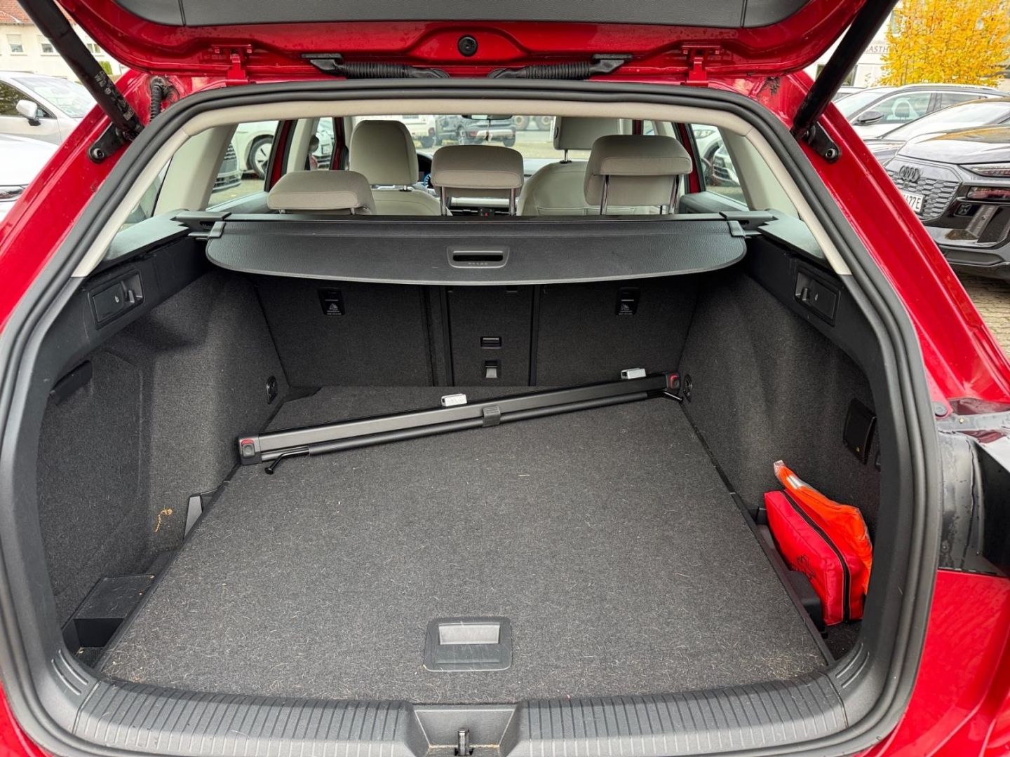 Volkswagen Golf Variant VIII Life 1.5 TSI LED Navi AHK ACC  foto 10