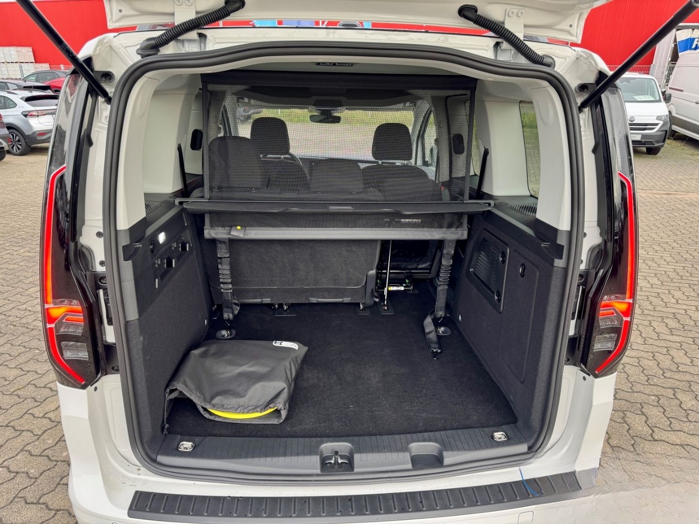 Volkswagen Caddy 1,5 TSI eHybrid DSG AHK Navi Rückfahrk. foto 12