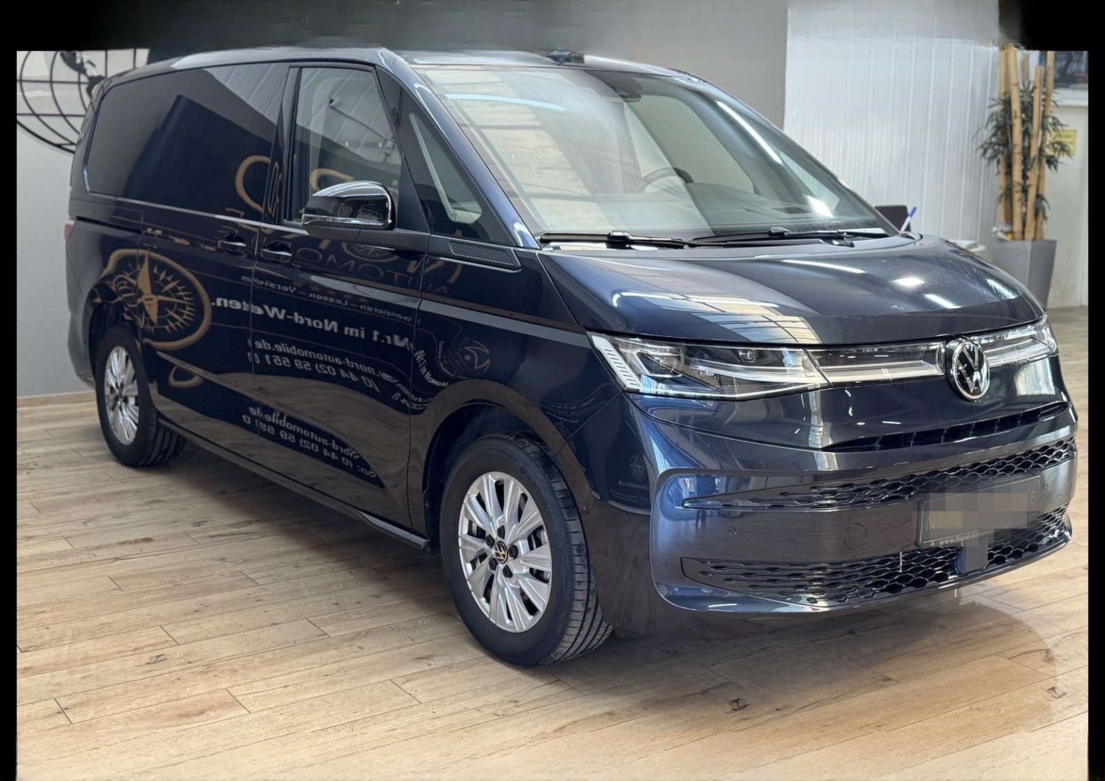 Volkswagen T7 Multivan TSI LANG*AHK*STHZ*ACC*DCC*IQ*UPE:89* foto 2