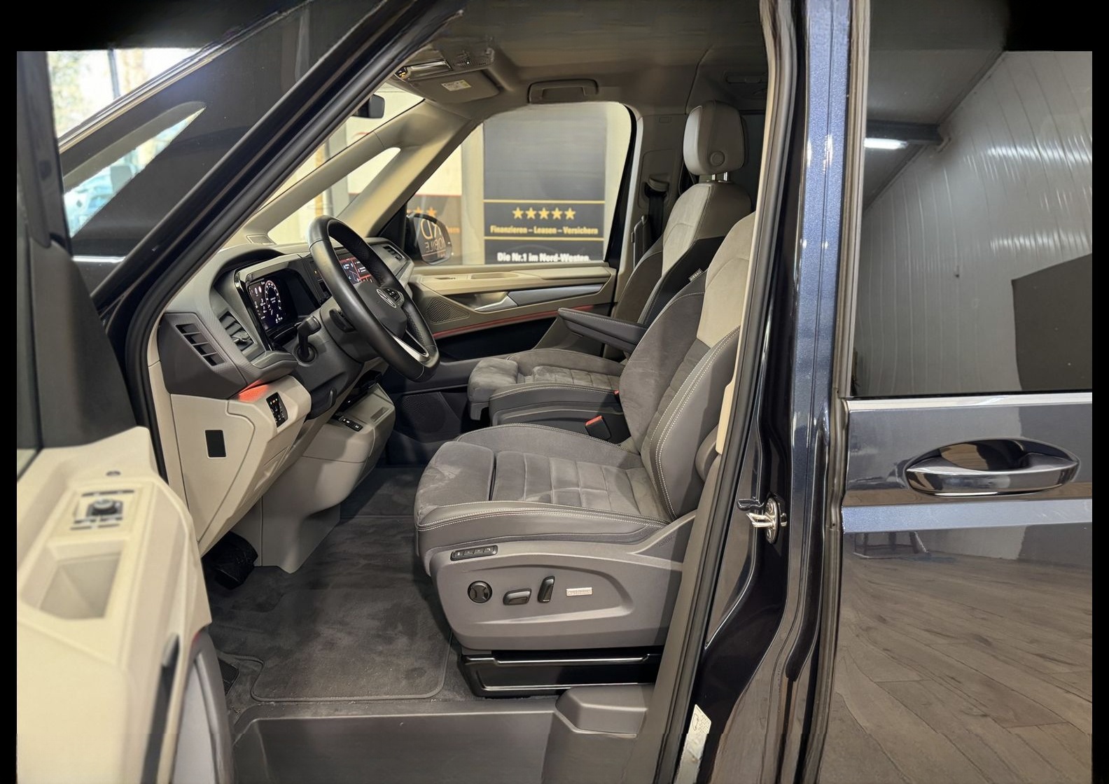 Volkswagen T7 Multivan TSI LANG*AHK*STHZ*ACC*DCC*IQ*UPE:89* foto 13