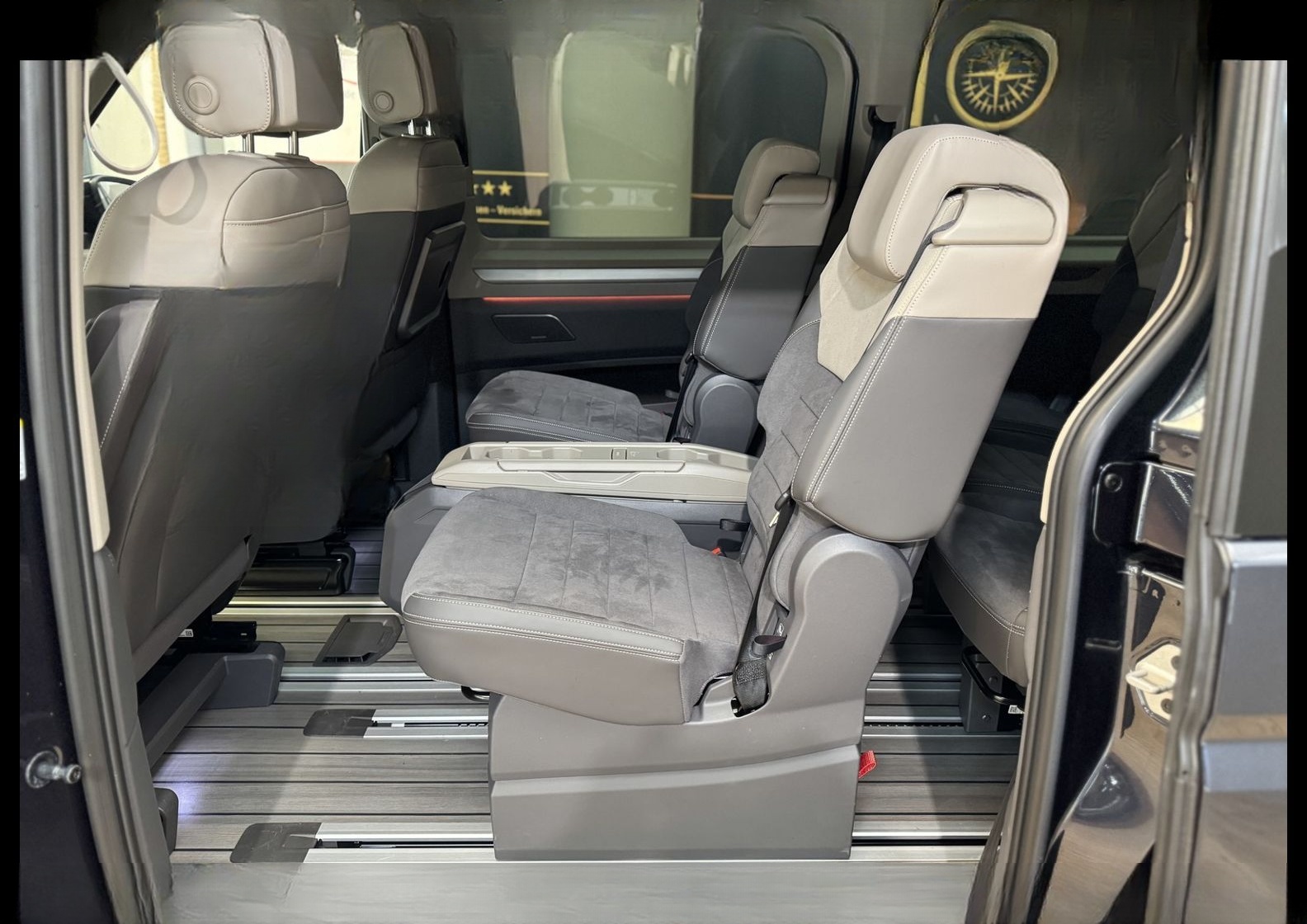 Volkswagen T7 Multivan TSI LANG*AHK*STHZ*ACC*DCC*IQ*UPE:89* foto 14