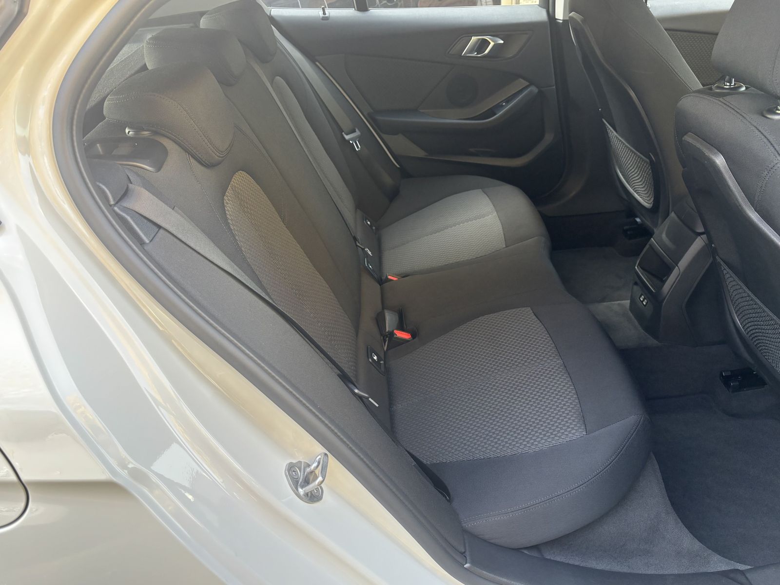 BMW 118 i Advantage Navi LED PDC Temp. + Limiter DAB foto 12