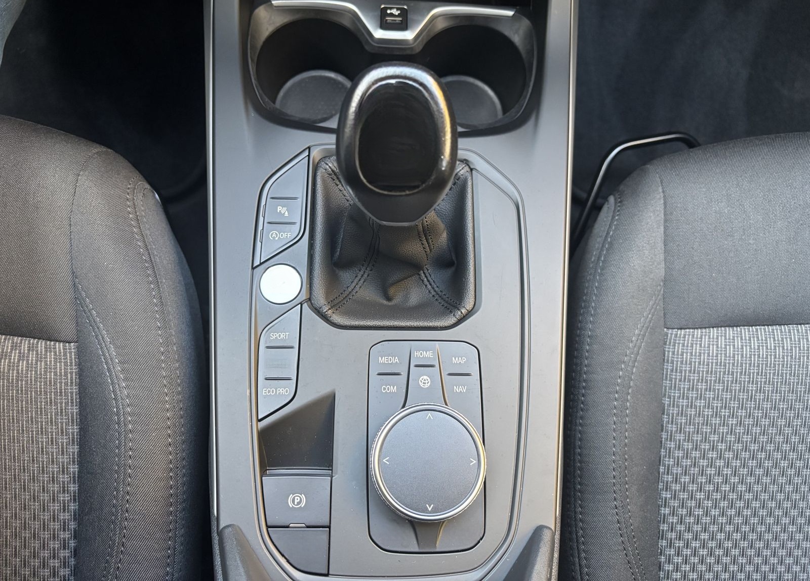 BMW 118 i Advantage Navi LED PDC Temp. + Limiter DAB foto 20