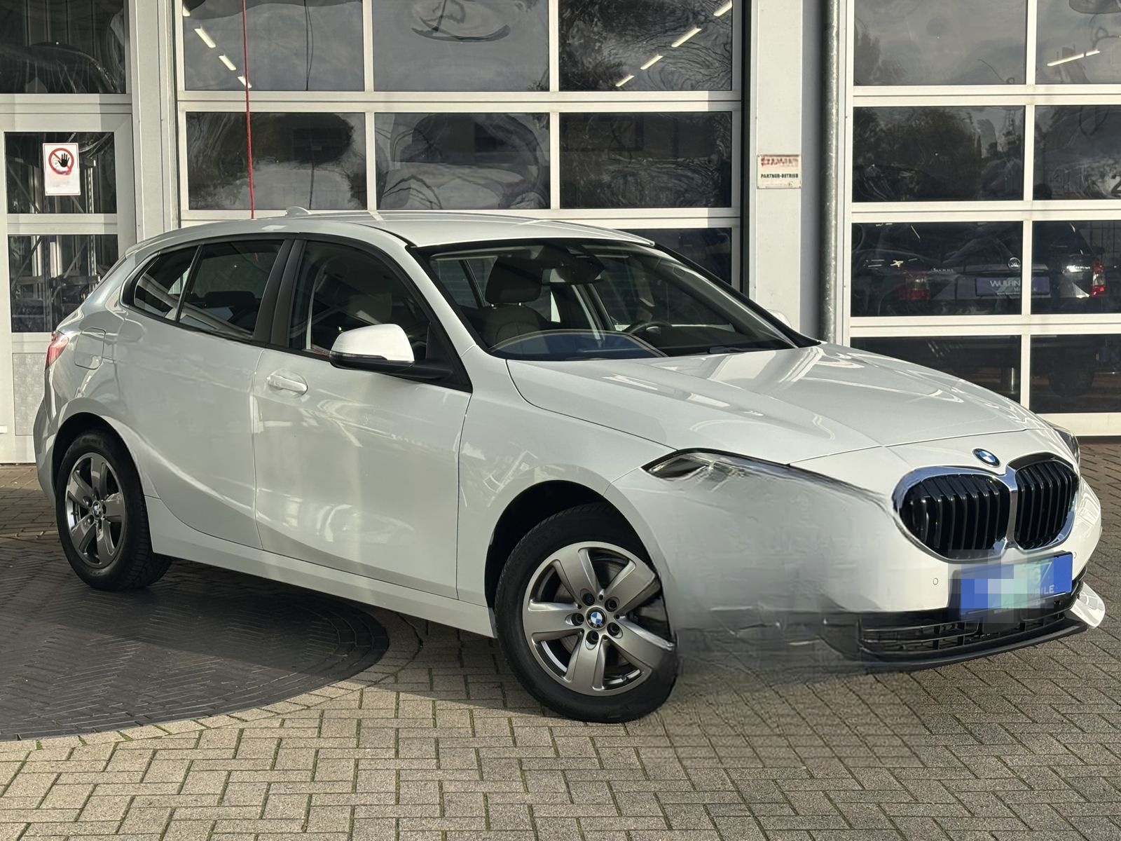 BMW 118 i Advantage Navi LED PDC Temp. + Limiter DAB foto 3