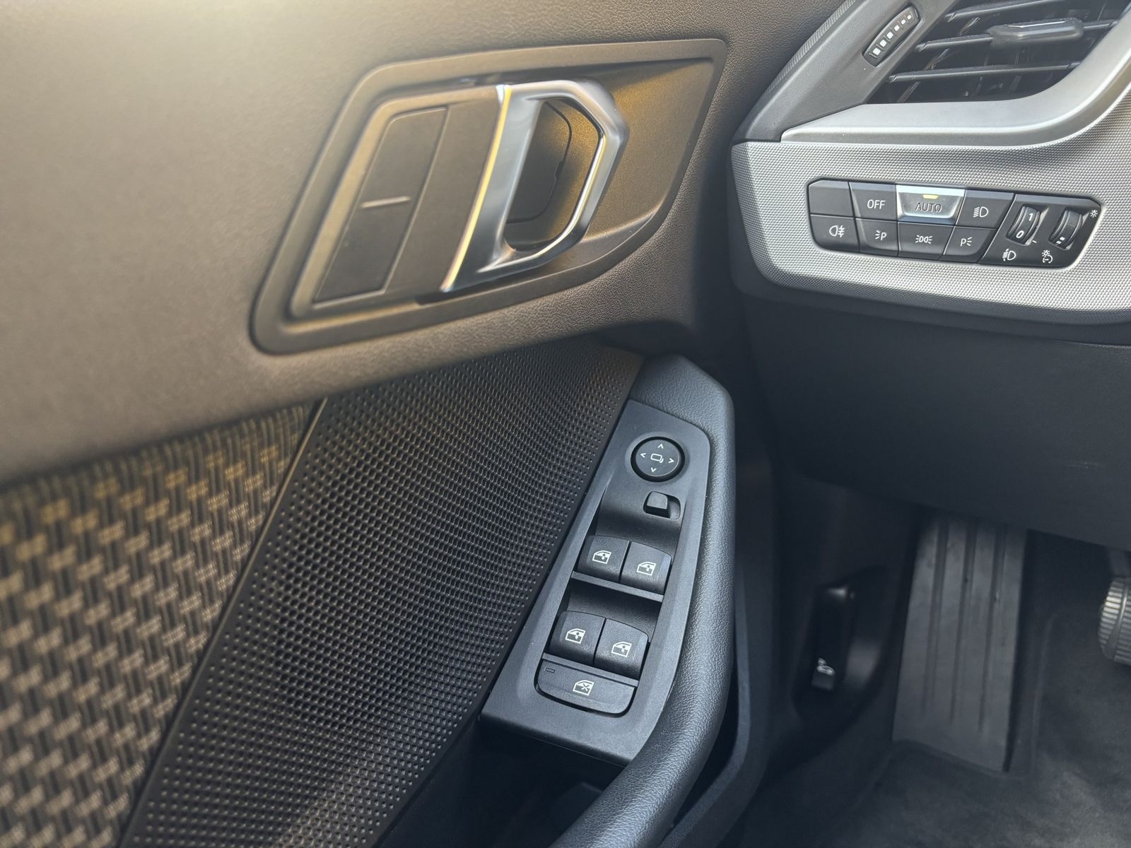 BMW 118 i Advantage Navi LED PDC Temp. + Limiter DAB foto 21
