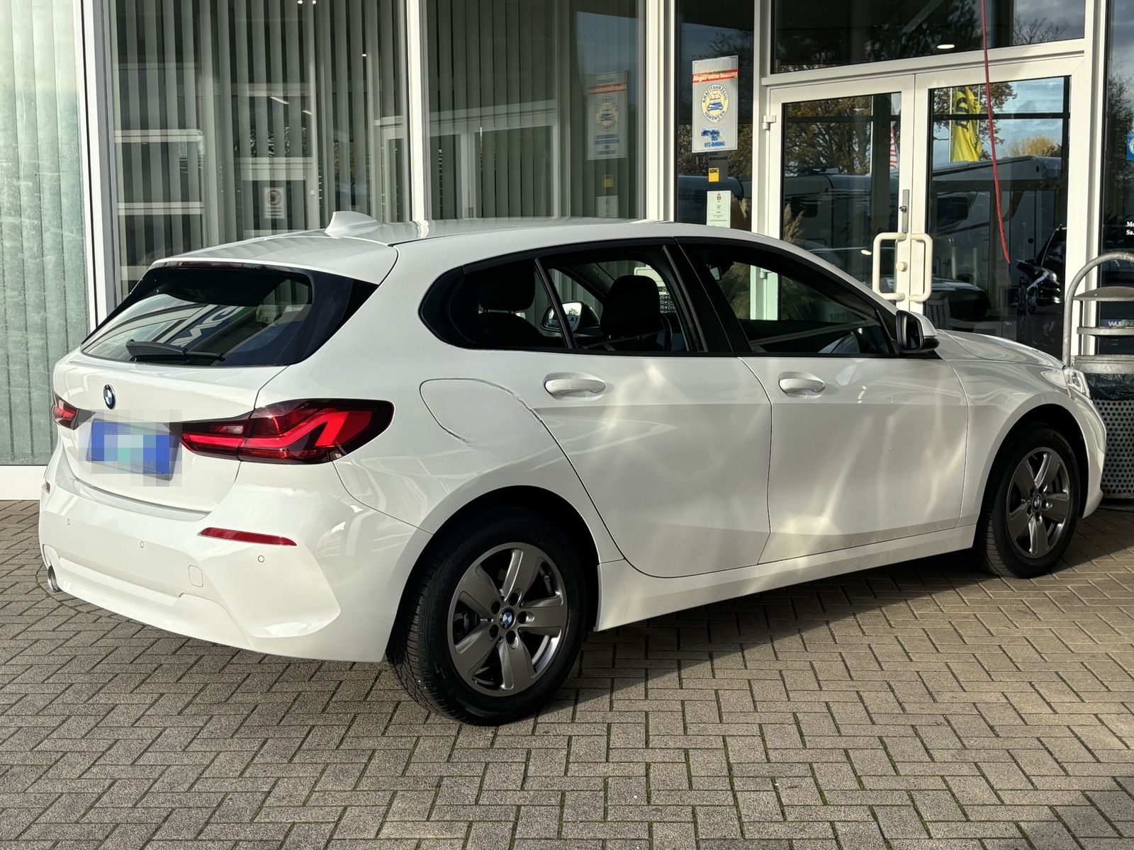 BMW 118 i Advantage Navi LED PDC Temp. + Limiter DAB foto 6
