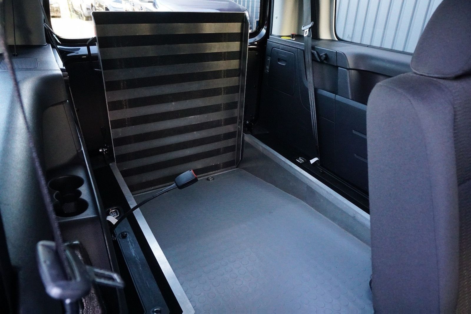 Volkswagen Caddy Maxi Behindertengerecht Rampe DSG SHZ NAVI foto 22