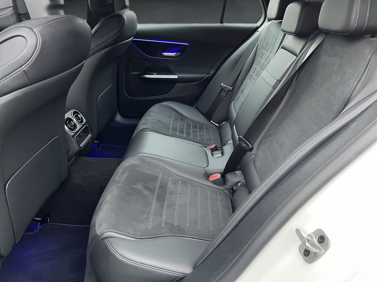 Mercedes-Benz C 300 d T AMG+MBUX+Ambiente+CarPlay+KAMERA+AHK foto 9