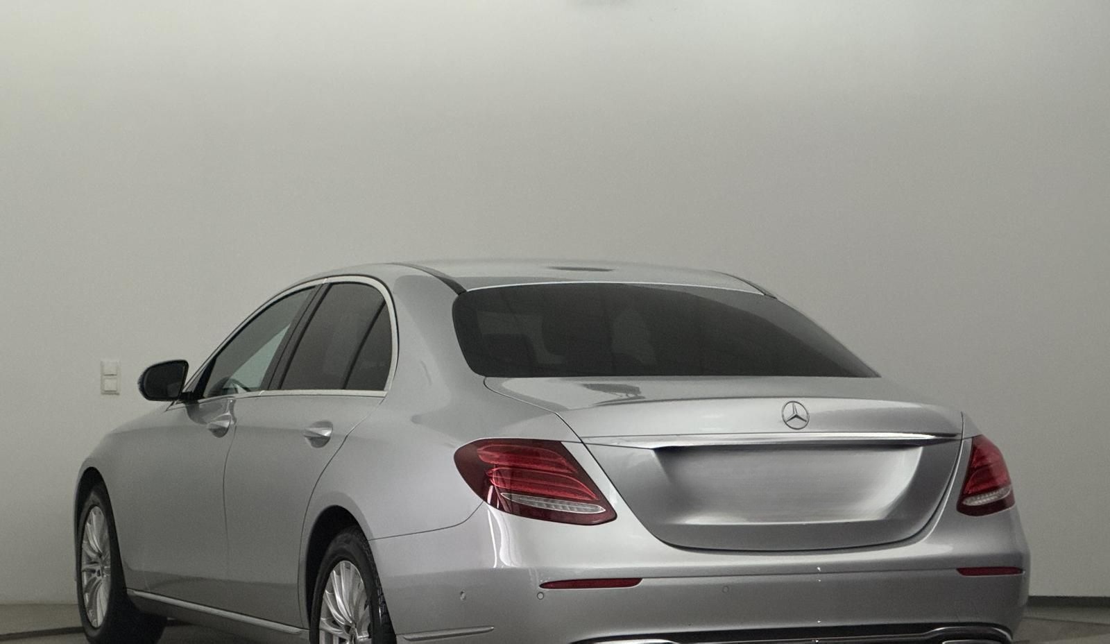 Mercedes-Benz E 220 CDI Exclusive AHK Kamera LED Navi foto 5