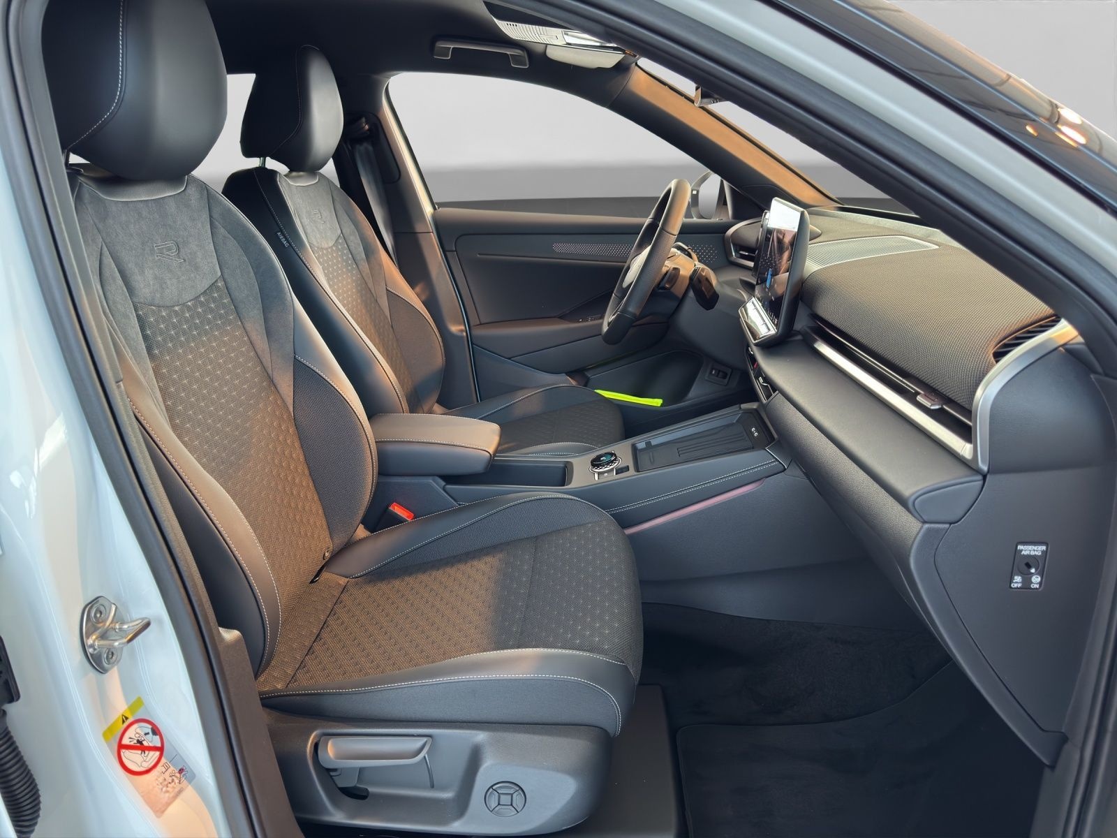 Volkswagen T-Roc 1.5 eTSI DSG R-LINE REAR VIEW CLIMA IQ.LIG foto 4