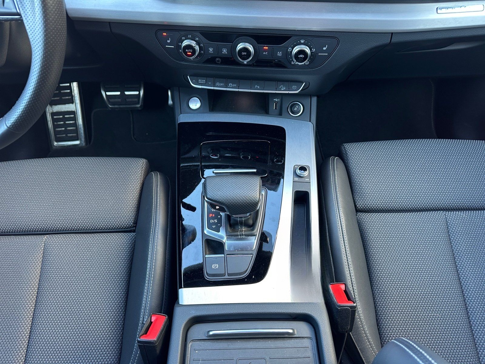 Audi Q5 S line business 40 TDI quattro 150(204) S tro foto 9