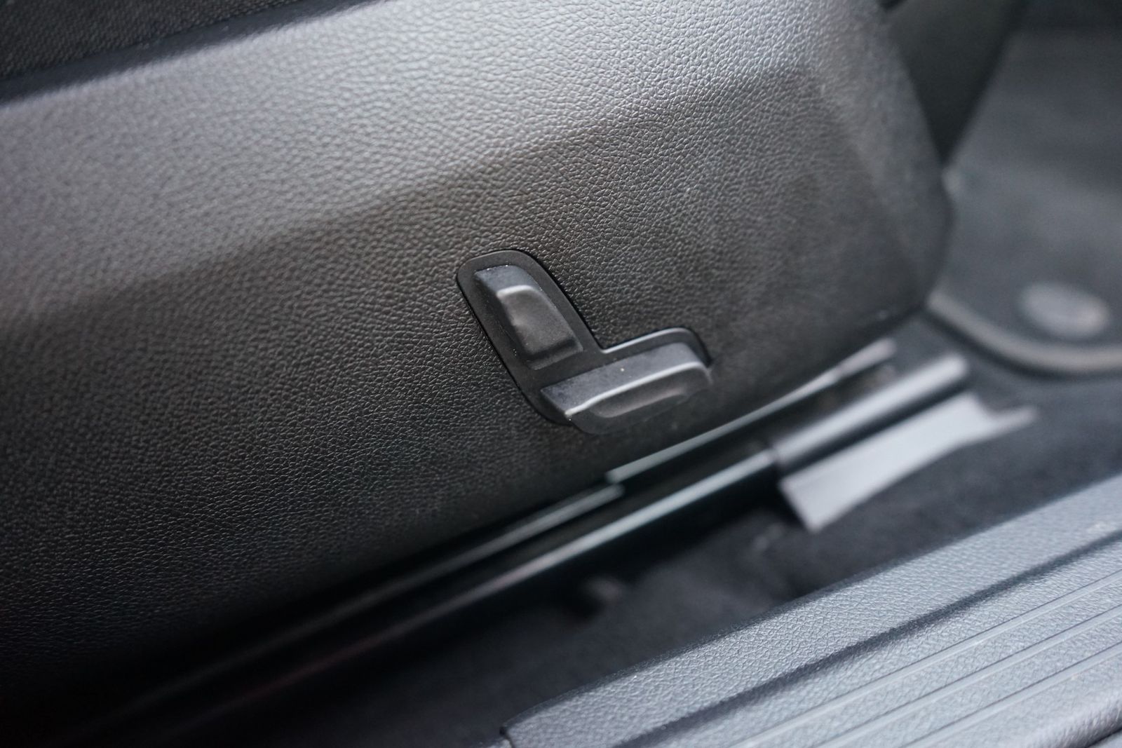 Mercedes-Benz E200 Avantgarde LED Navi Sitzheizung 360° foto 16