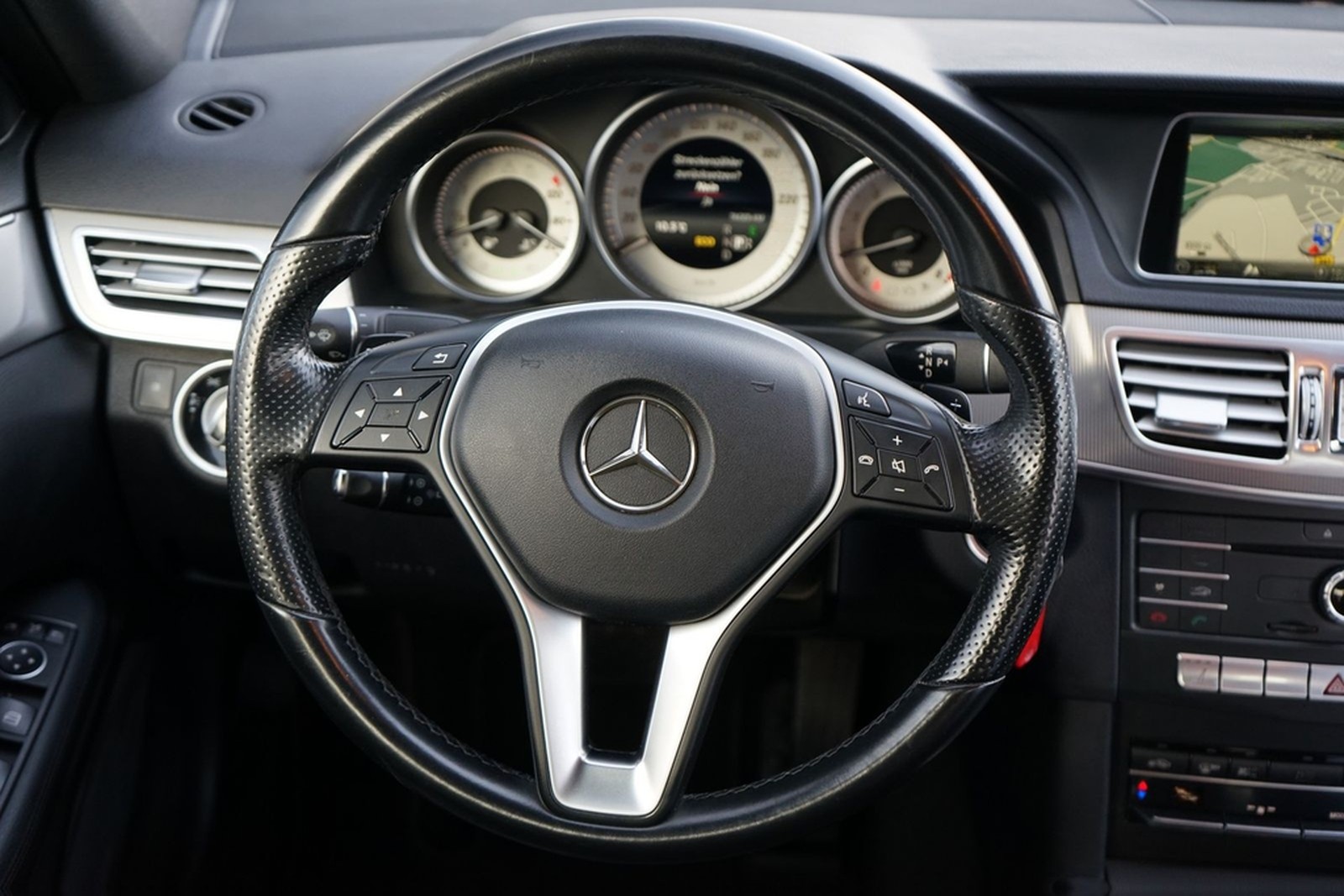 Mercedes-Benz E200 Avantgarde LED Navi Sitzheizung 360° foto 23