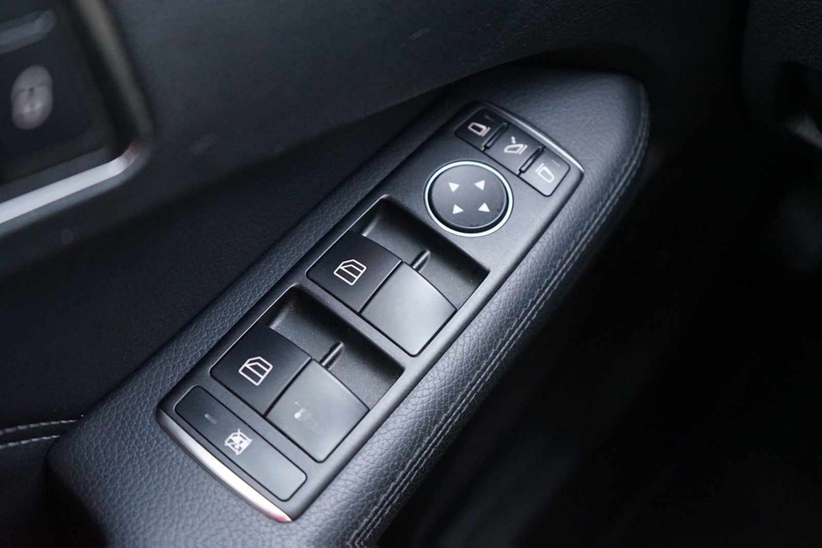 Mercedes-Benz E200 Avantgarde LED Navi Sitzheizung 360° foto 30