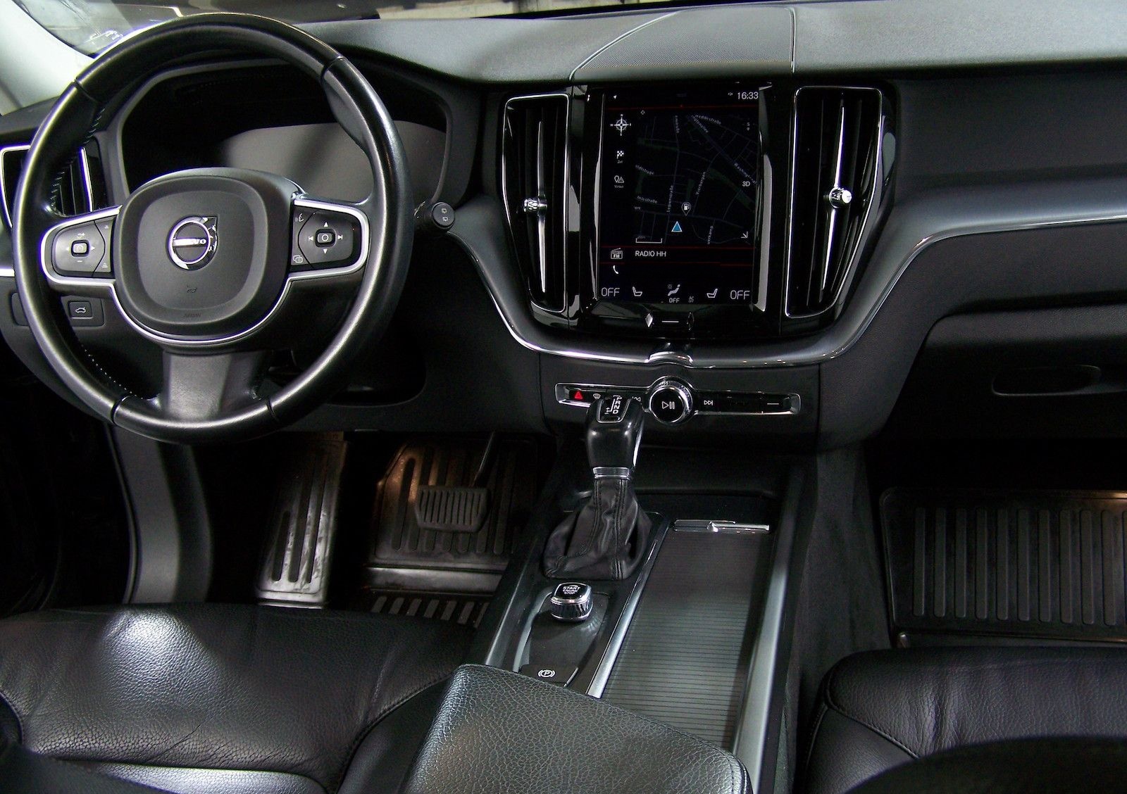 Volvo XC60 D4 Momentum AUTOM LEDER+NAVI+LED+KAM+VRT foto 11