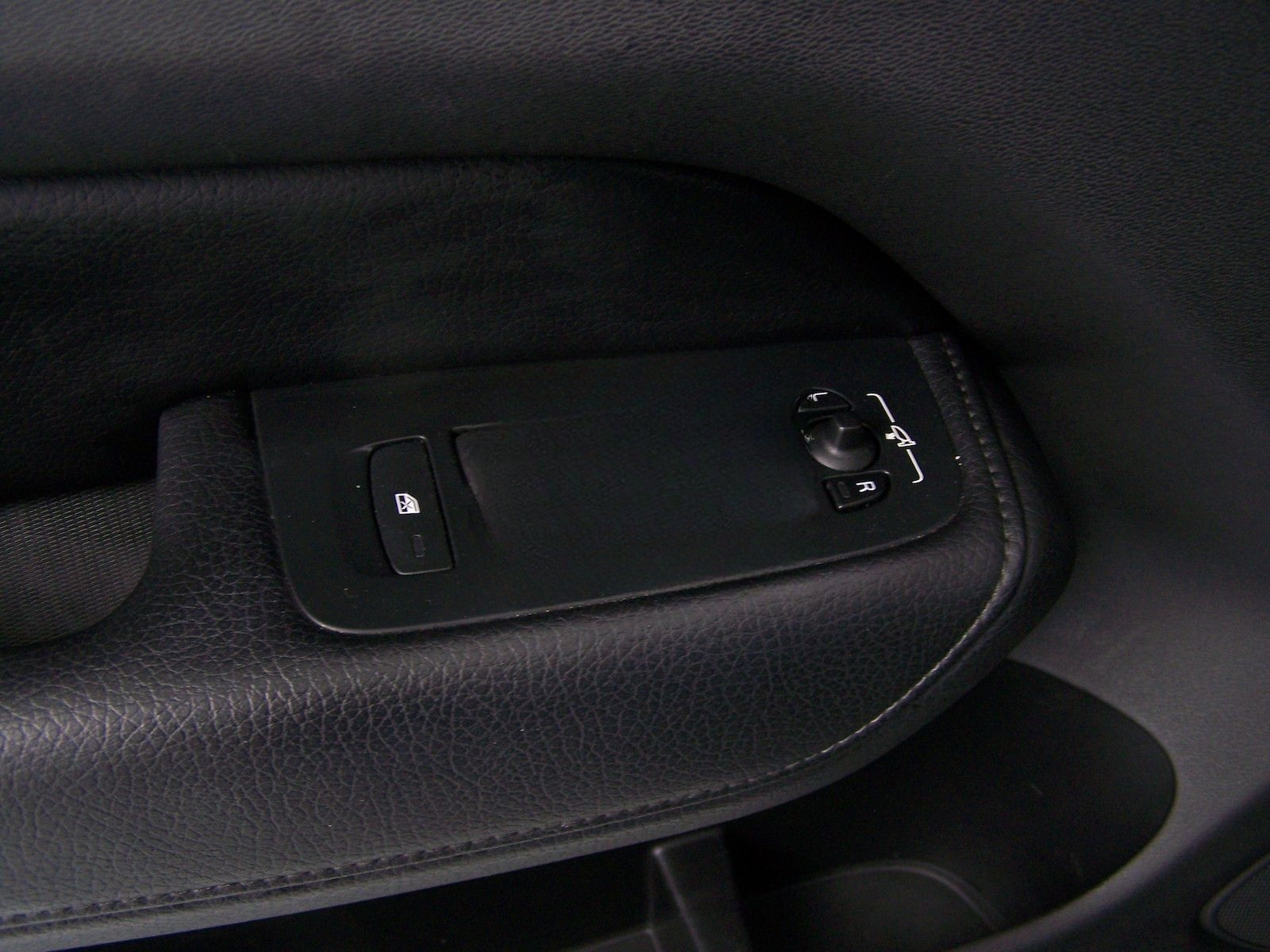 Volvo XC60 D4 Momentum AUTOM LEDER+NAVI+LED+KAM+VRT foto 7