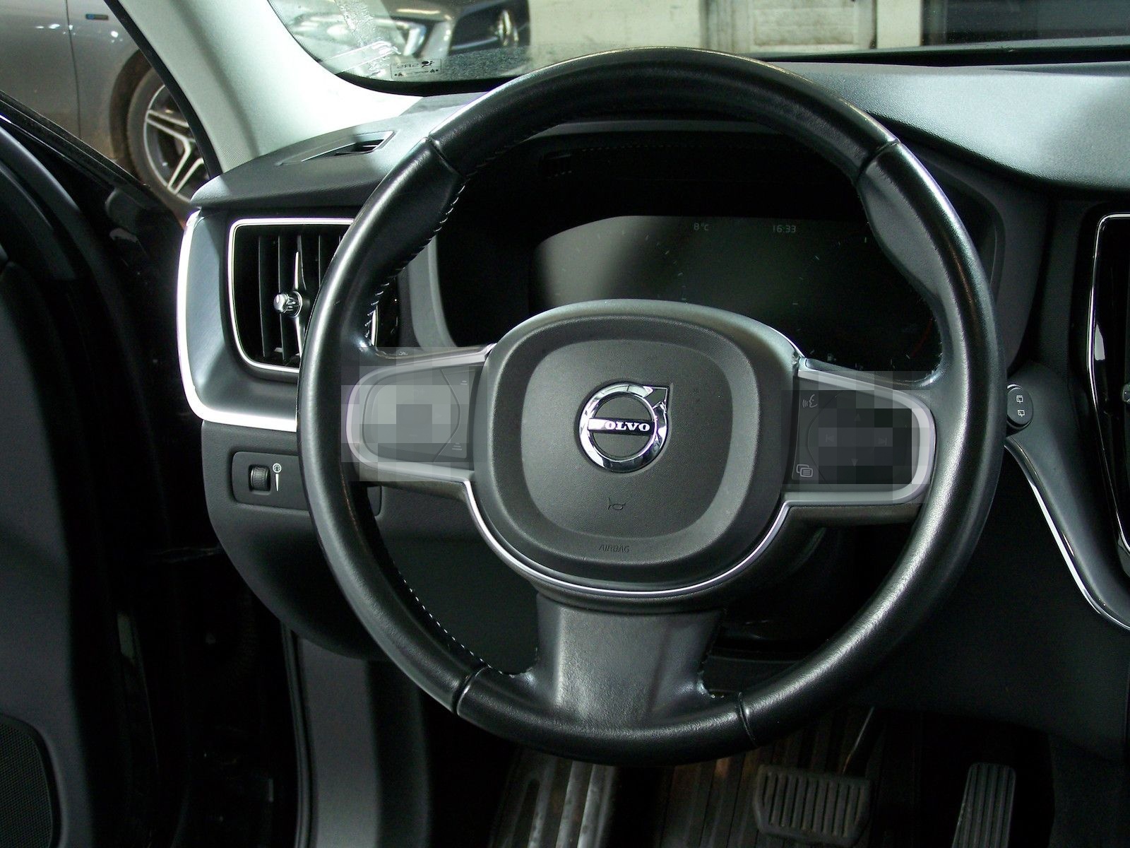 Volvo XC60 D4 Momentum AUTOM LEDER+NAVI+LED+KAM+VRT foto 8