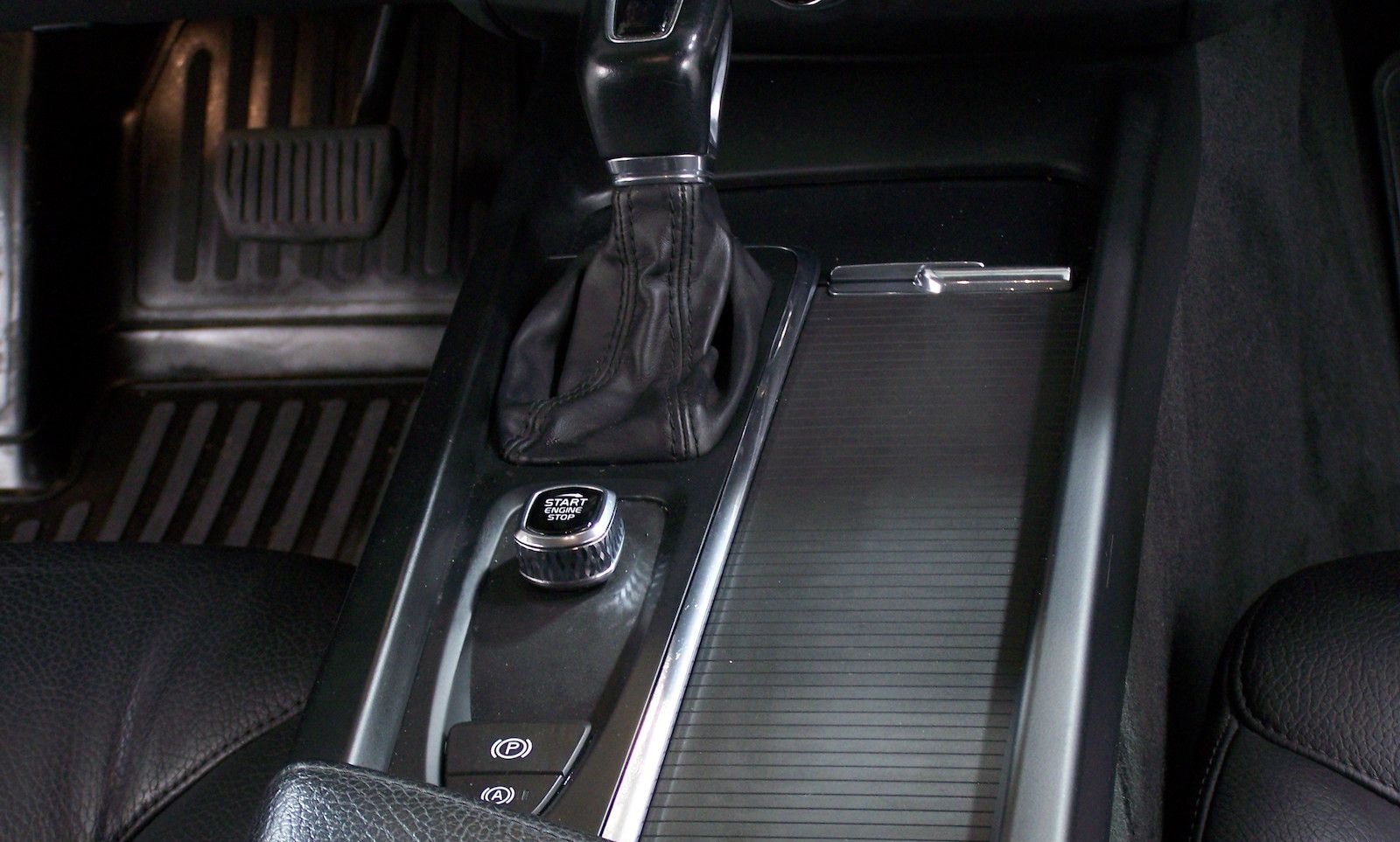 Volvo XC60 D4 Momentum AUTOM LEDER+NAVI+LED+KAM+VRT foto 10