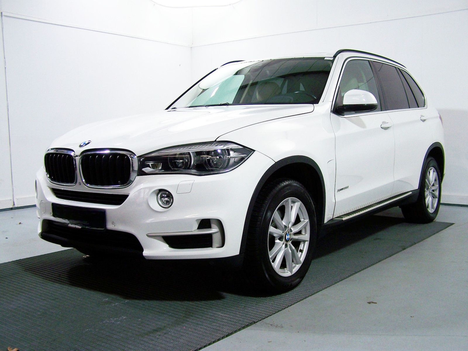 BMW X5 xDrive35i F15 PANORAM+HEAD+NAV+360°+HARM&KAD foto 4