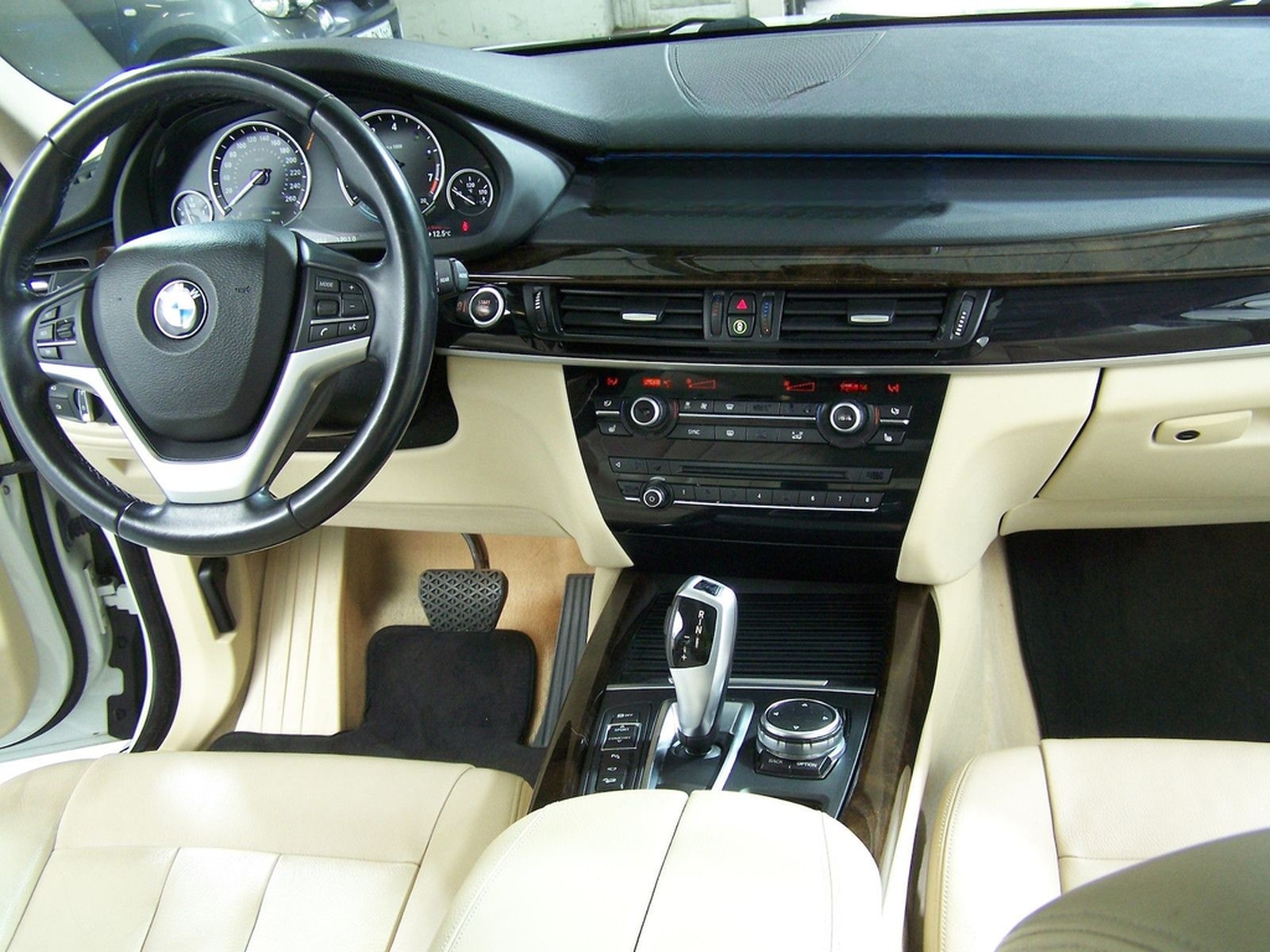 BMW X5 xDrive35i F15 PANORAM+HEAD+NAV+360°+HARM&KAD foto 6