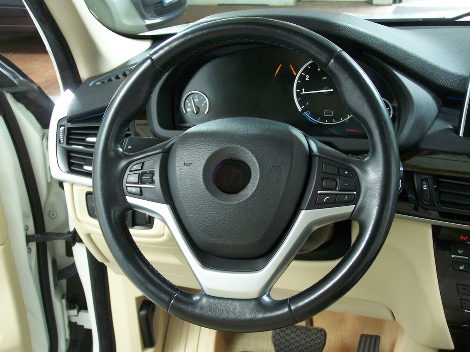 BMW X5 xDrive35i F15 PANORAM+HEAD+NAV+360°+HARM&KAD foto 7