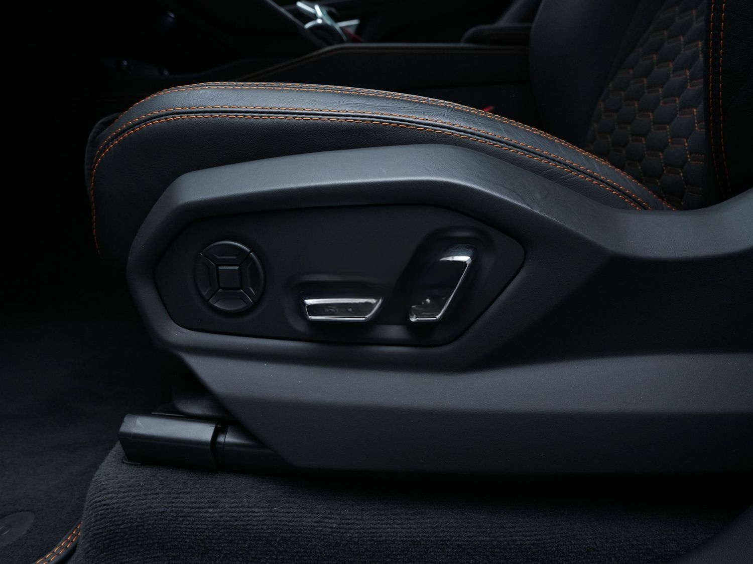 Lamborghini Urus NOVITEC FELGEN&ABGASNALANGE*B&O*23"*CARBON foto 11