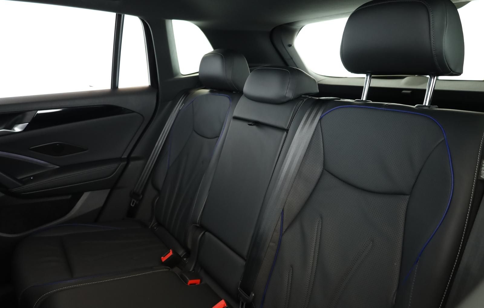 Volkswagen Tiguan 2.0 TSI DSG 4M R-Line IQ Pano Nav Key 360 foto 17