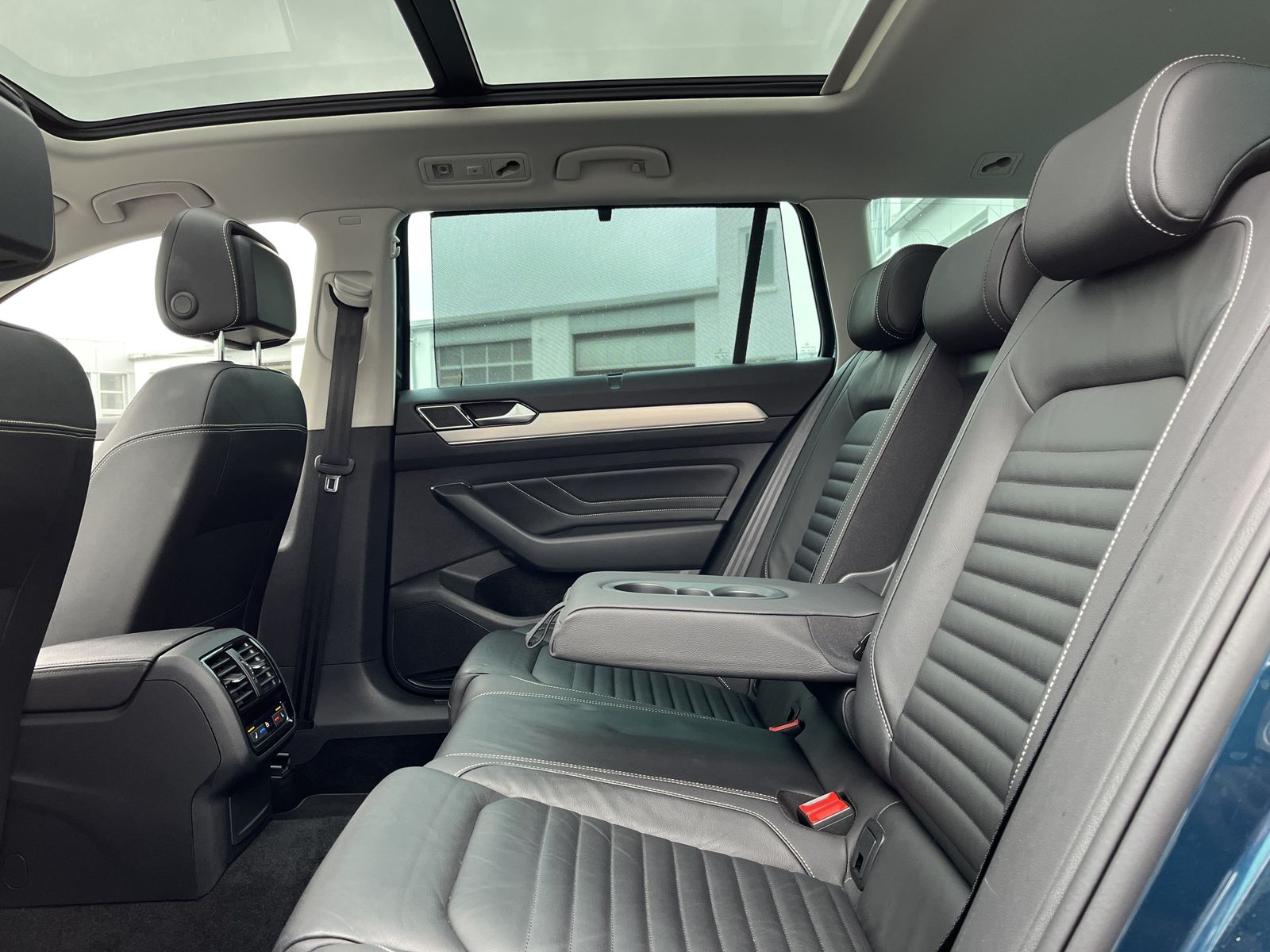 Volkswagen Passat Variant 2.0 TDI DSG Business 172€ m.20% A foto 15