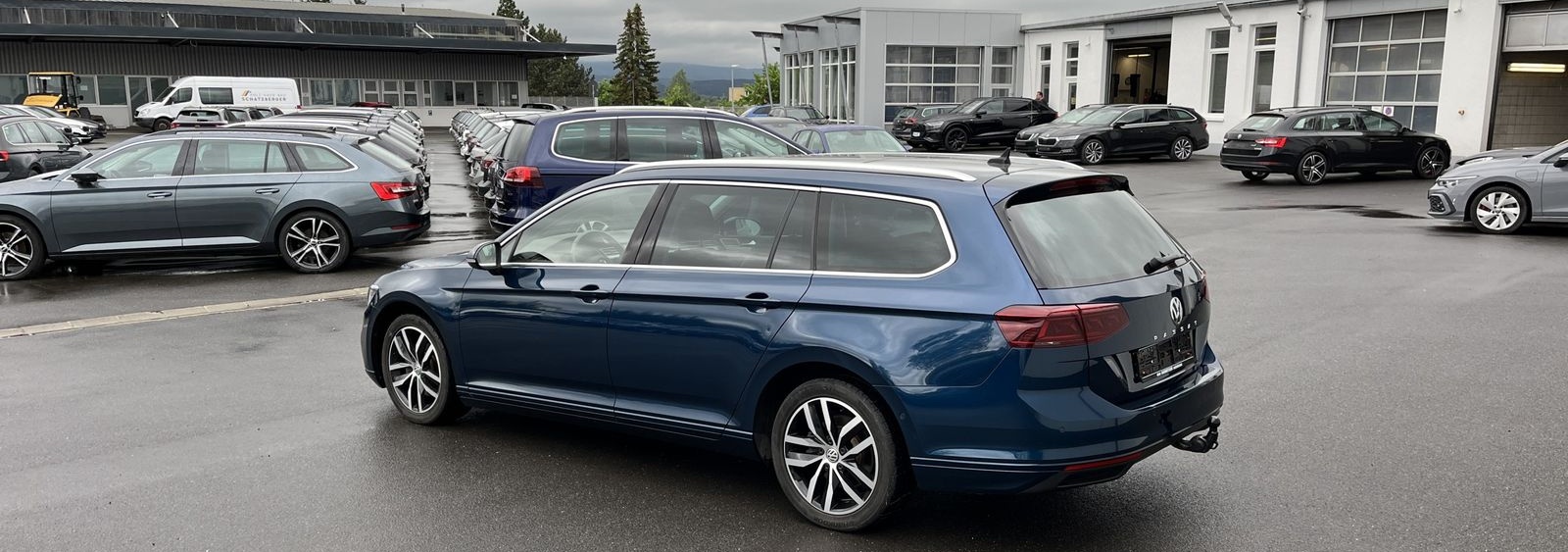 Volkswagen Passat Variant 2.0 TDI DSG Business 172€ m.20% A foto 9