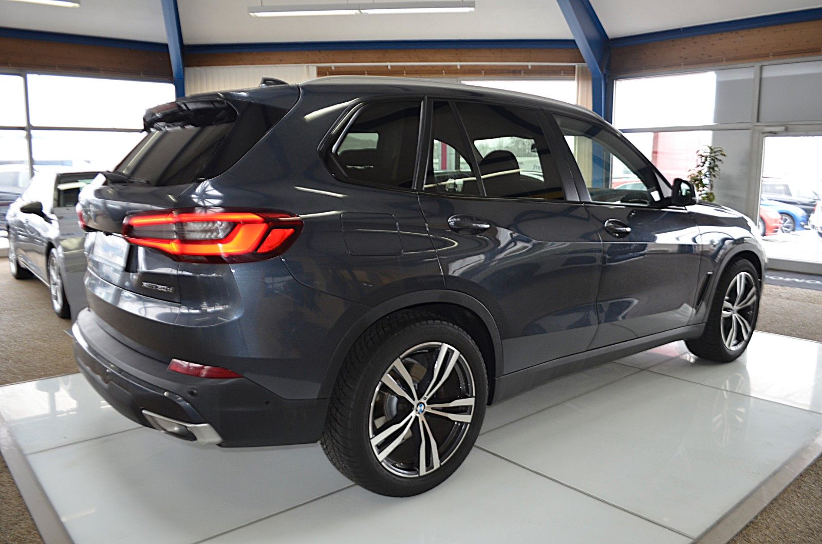 BMW X5 xDrive 30 d XENON / NAVI / LEDER / R-KAM /PDC foto 4