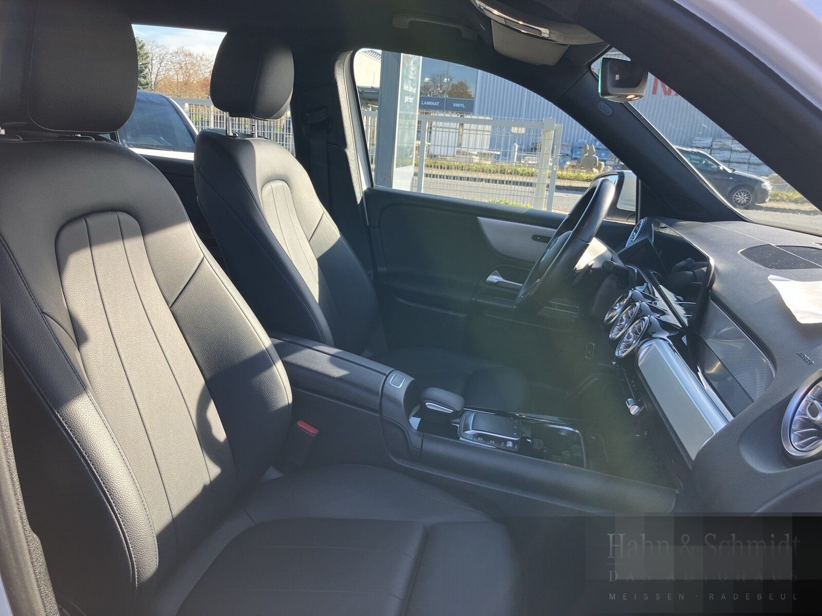 Mercedes-Benz GLB 200 Keyless/LED/AHK/EasyP/Ambi/TW/360 foto 4