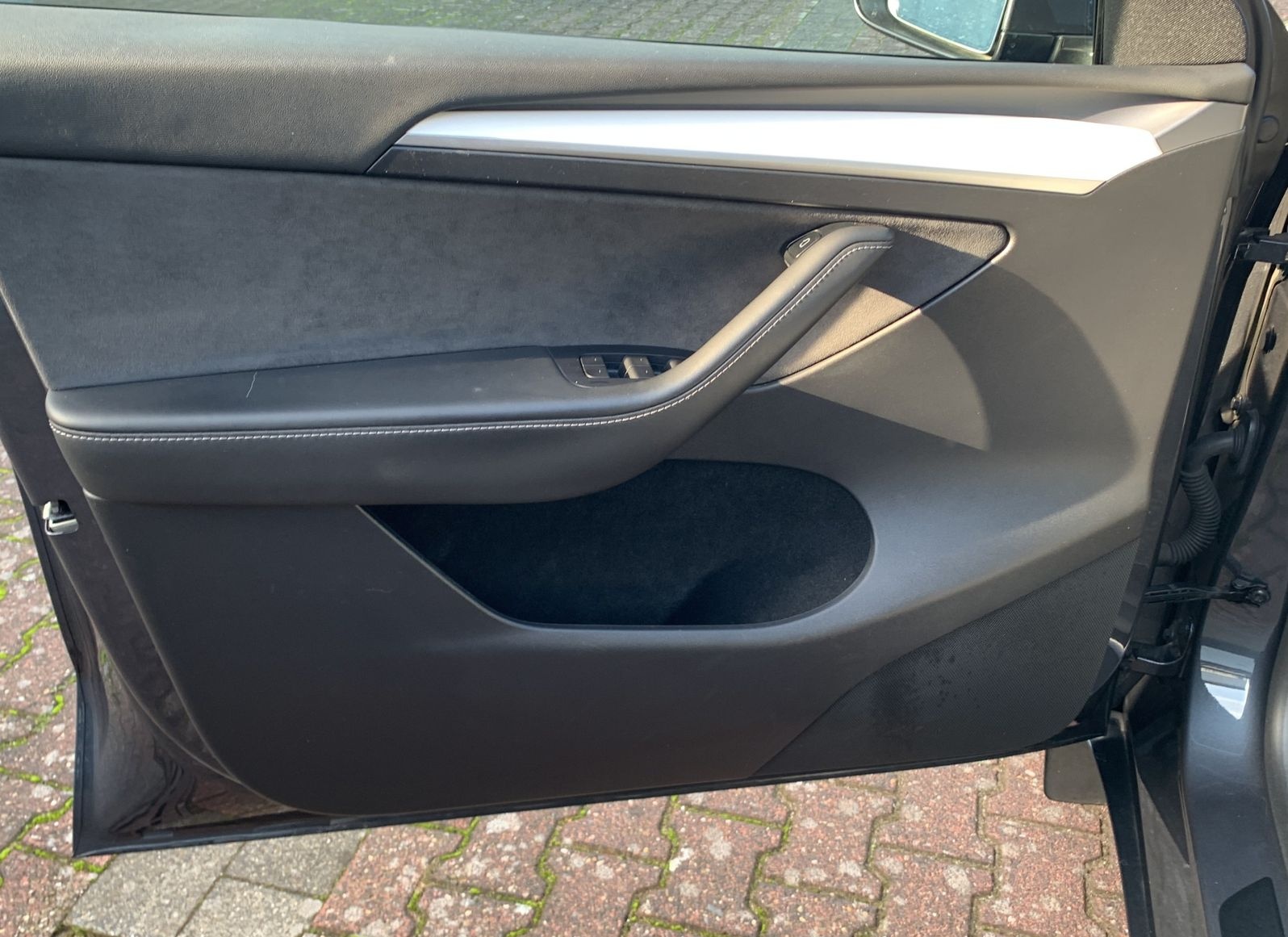 Tesla Model Y Long Range AWD * White Interior * 1.Hand foto 19