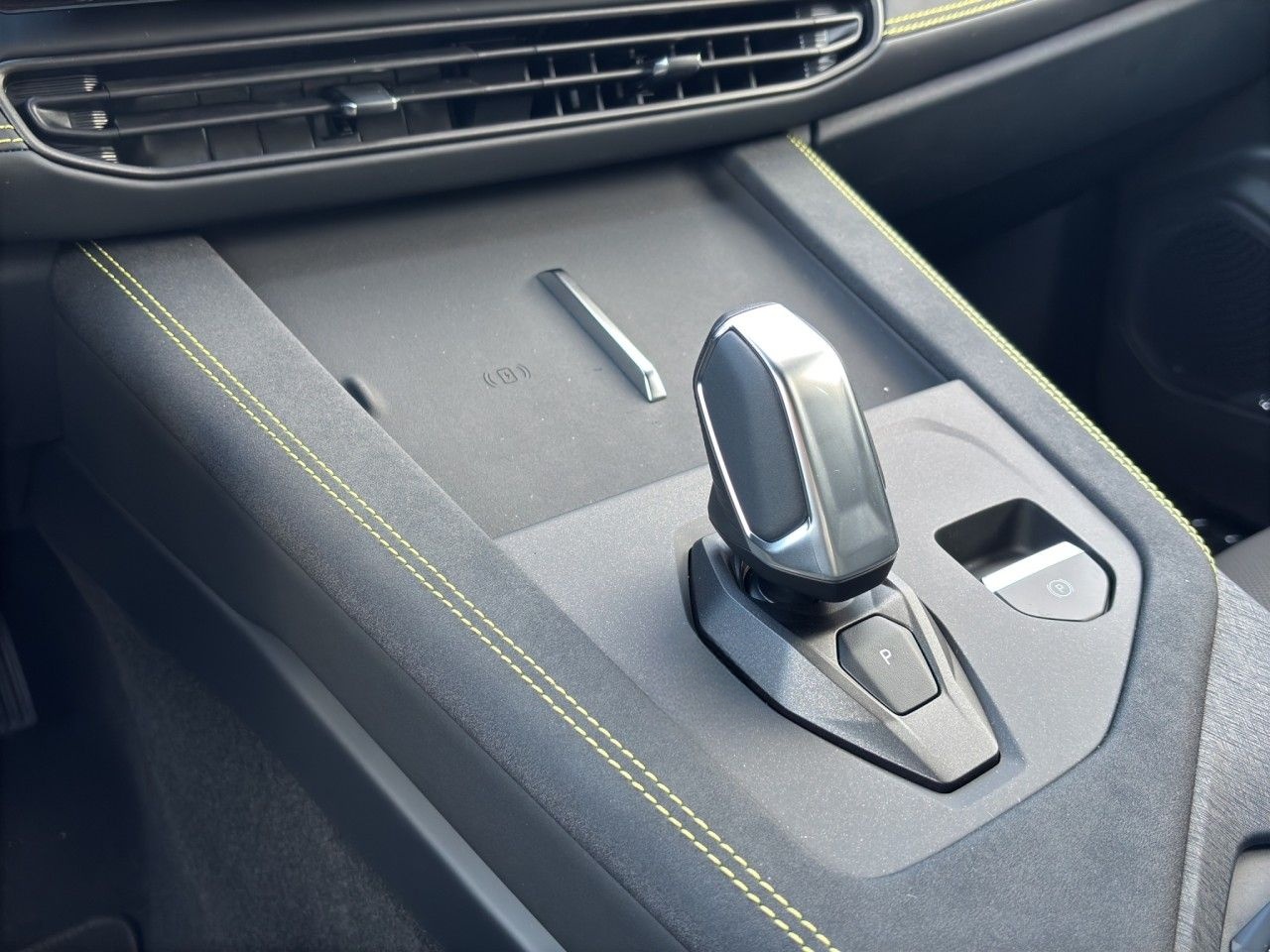 Lynk&Co 01 More Plug-In-Hybrid / PANO / 360 Grad Klima foto 11