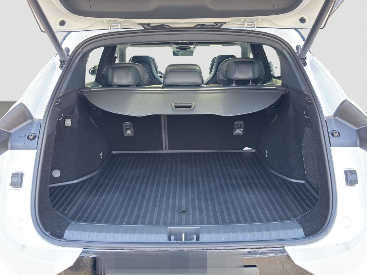 Lynk&Co 08 More Plug-In Hybrid / Pano / Matrix / 360Grad foto 16