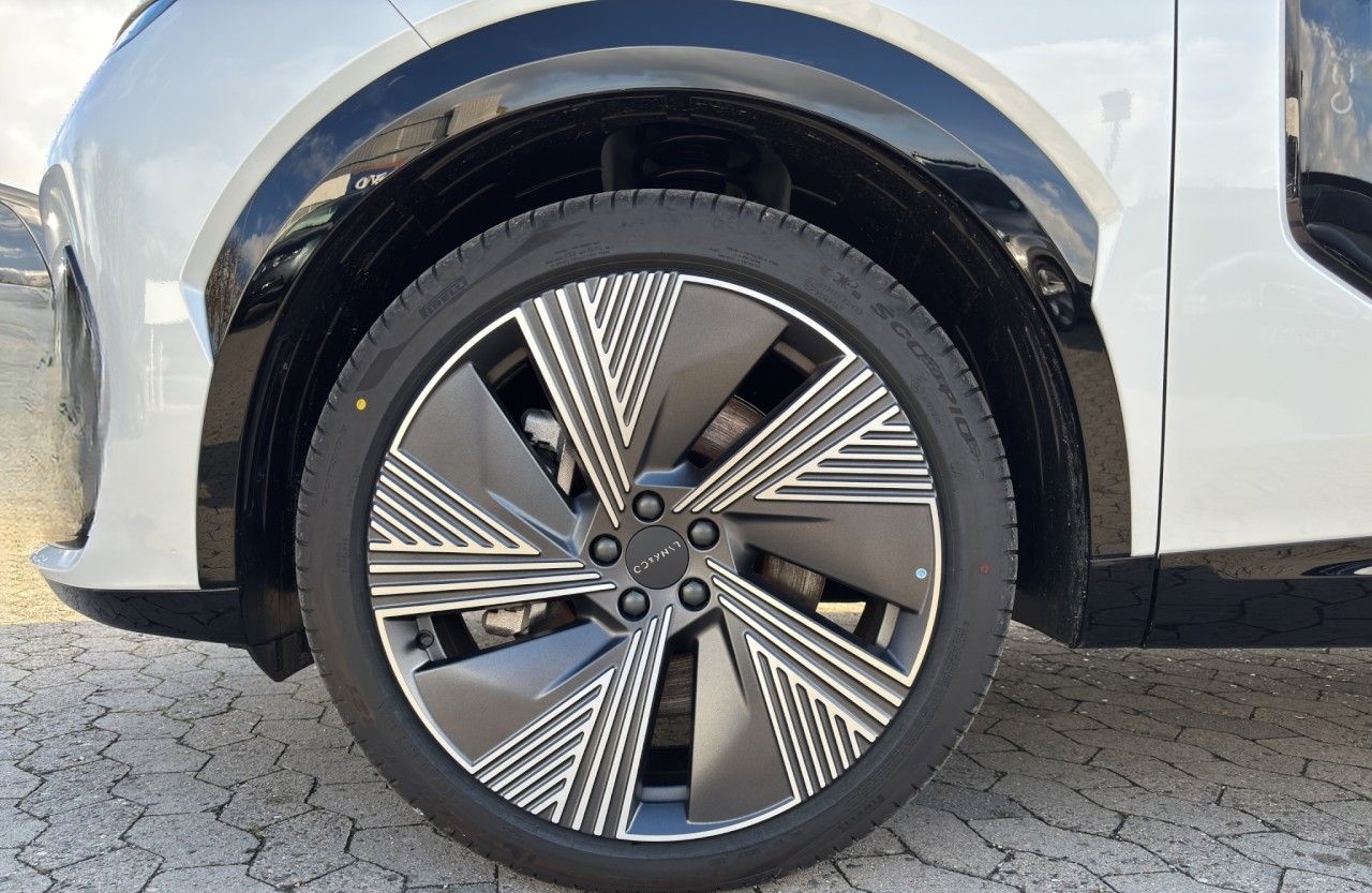 Lynk&Co 08 More Plug-In Hybrid / Pano / Matrix / 360Grad foto 17