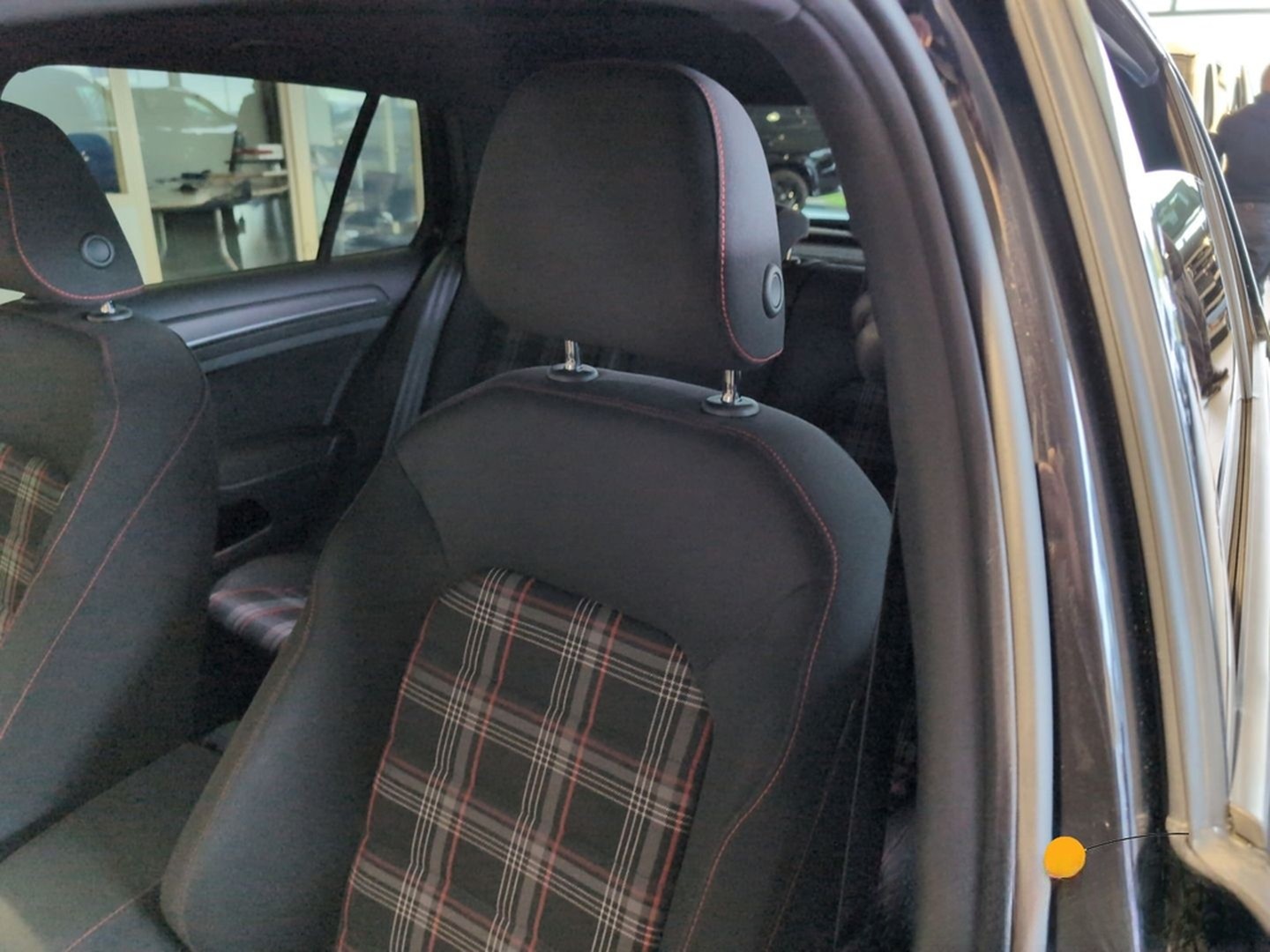 Volkswagen Golf GTI VII Performance 2,0 TSI DSG NAVI+R-FAHR foto 14