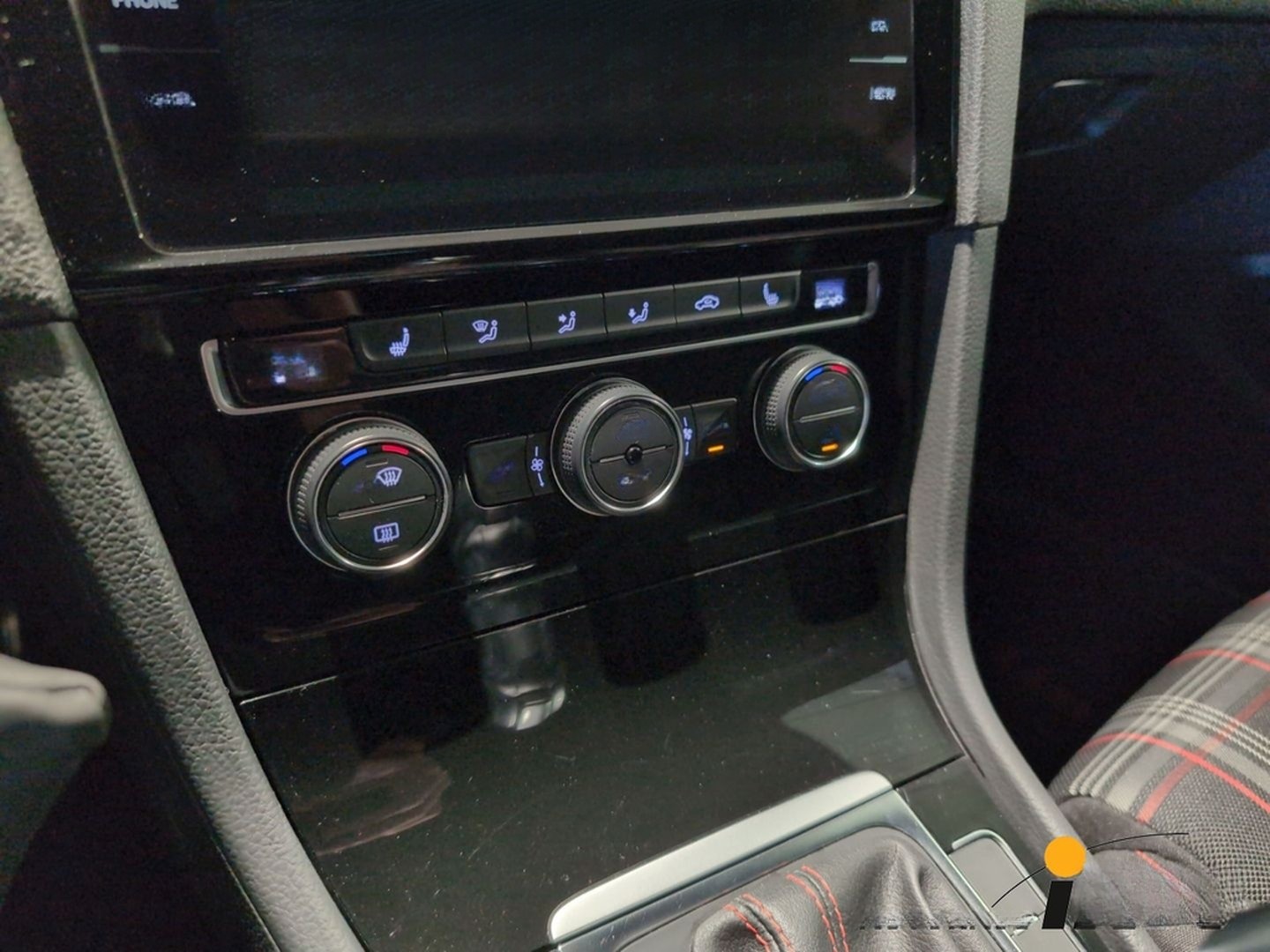 Volkswagen Golf GTI VII Performance 2,0 TSI DSG NAVI+R-FAHR foto 23