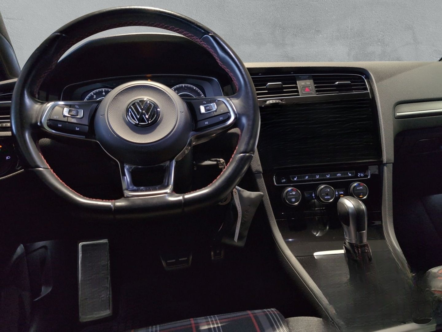 Volkswagen Golf GTI VII Performance 2,0 TSI DSG NAVI+R-FAHR foto 6