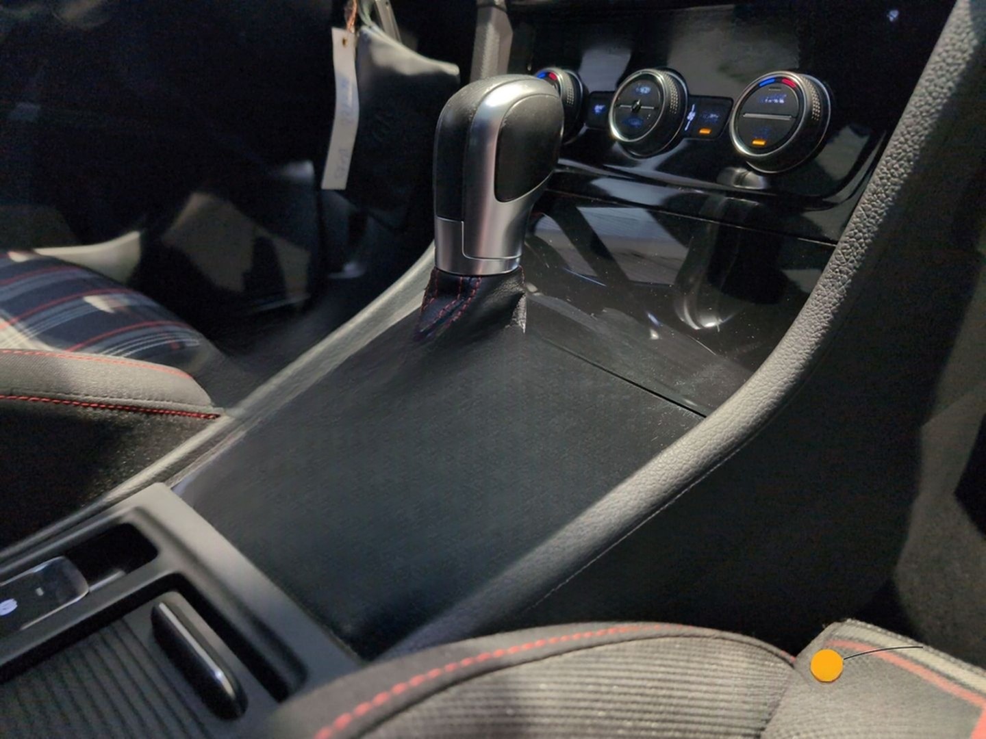 Volkswagen Golf GTI VII Performance 2,0 TSI DSG NAVI+R-FAHR foto 8
