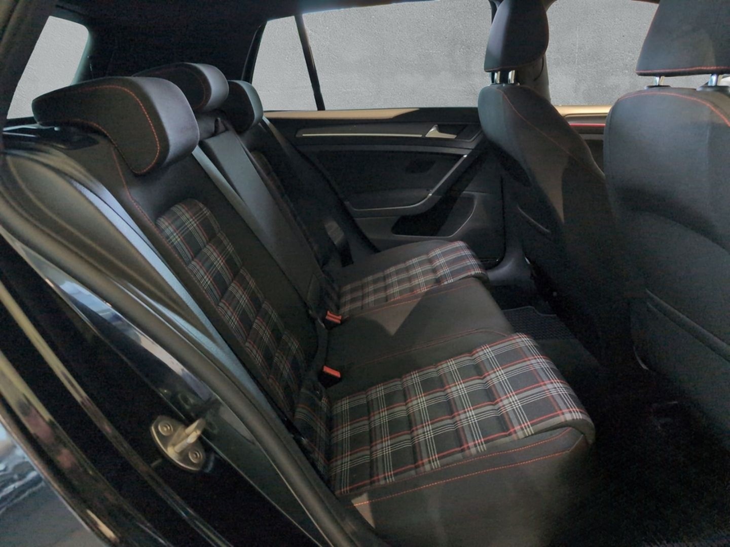 Volkswagen Golf GTI VII Performance 2,0 TSI DSG NAVI+R-FAHR foto 9