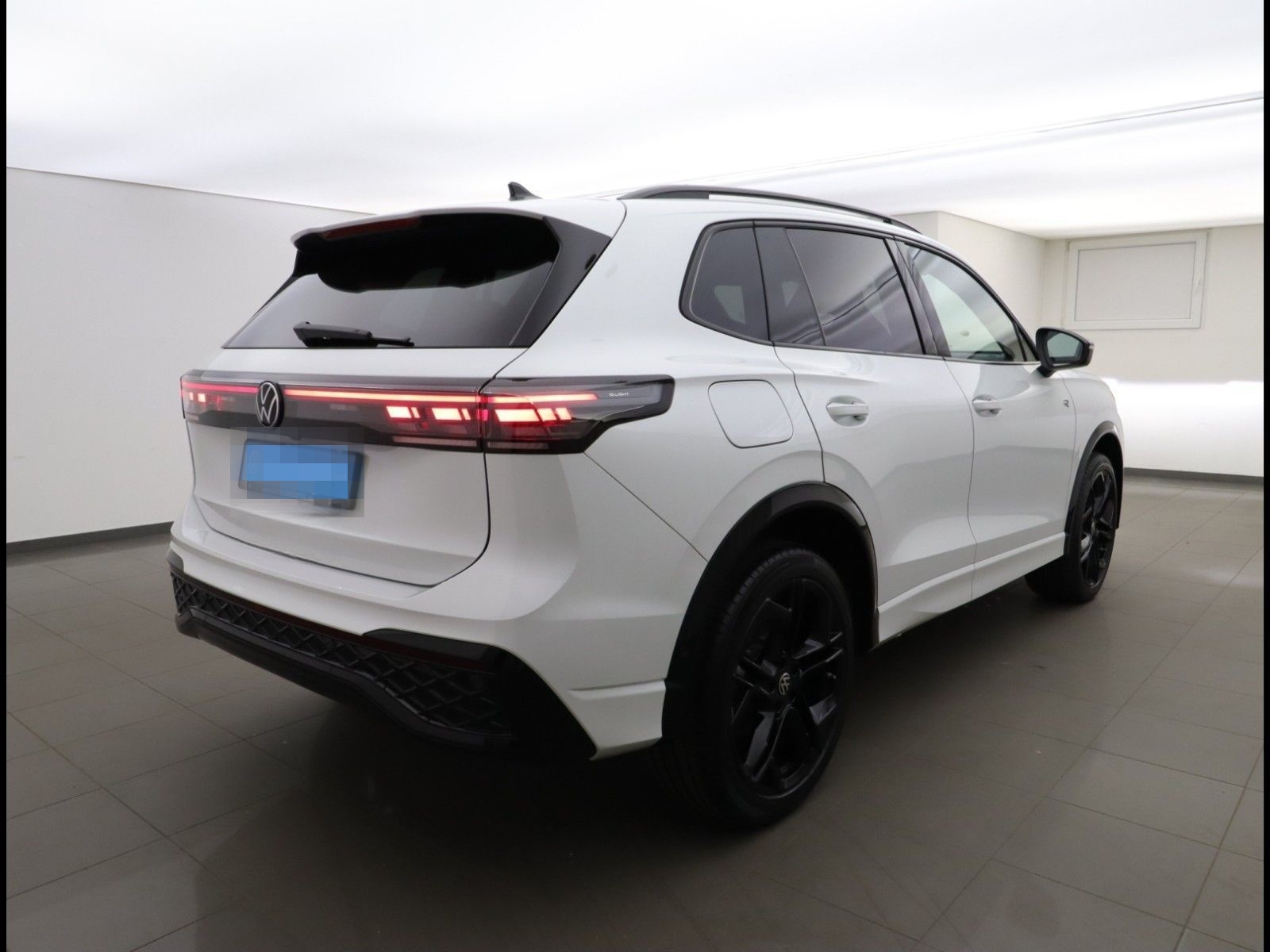 Volkswagen TIGUAN R-LINE BLACK STYLE 4MOTION 2.0 TDI DSG ( foto 3