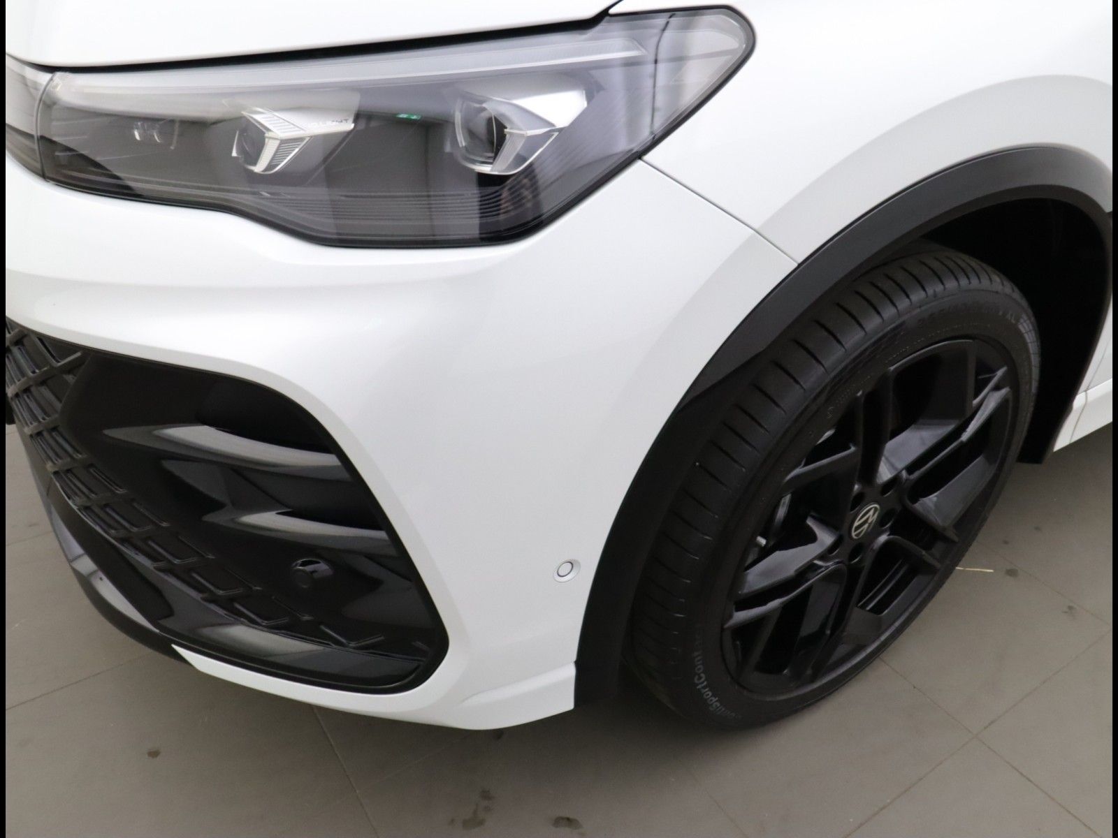 Volkswagen TIGUAN R-LINE BLACK STYLE 4MOTION 2.0 TDI DSG ( foto 4