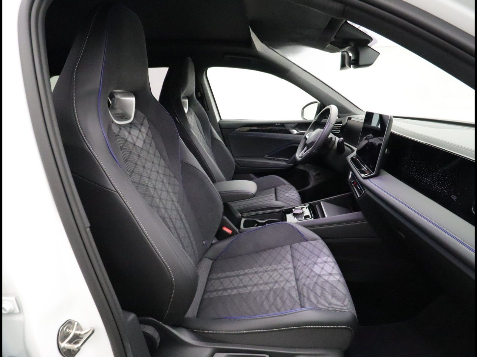Volkswagen TIGUAN R-LINE BLACK STYLE 4MOTION 2.0 TDI DSG ( foto 6